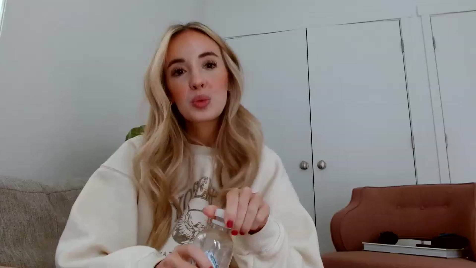 Gallery image thumbnail from Vegansoda's myfreecams stream on, 05/13/2023, 19:25 image 20 of 20