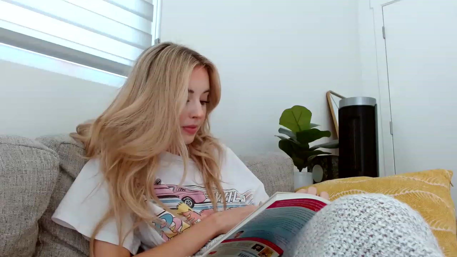 Gallery image thumbnail from Vegansoda's myfreecams stream on, 05/15/2023, 21:24 image 8 of 20