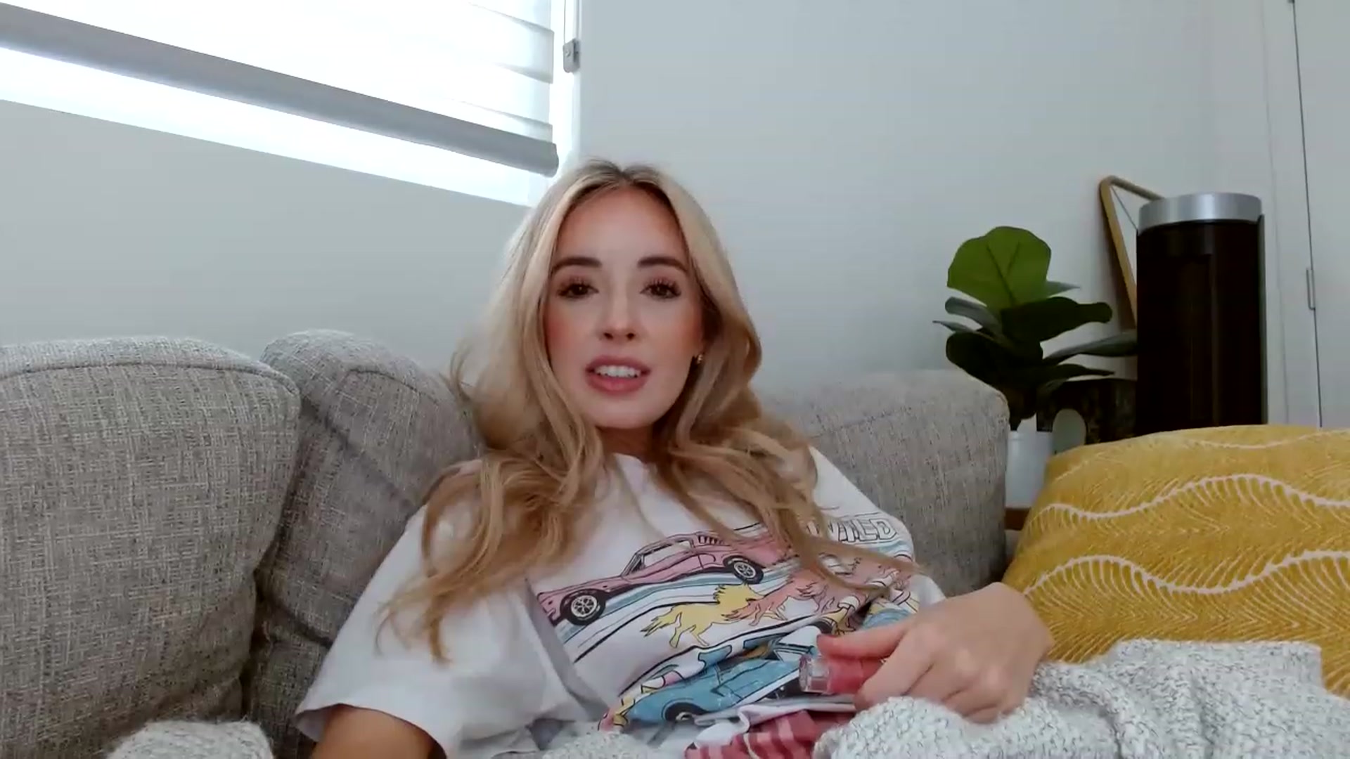 Gallery image thumbnail from Vegansoda's myfreecams stream on, 05/15/2023, 21:24 image 20 of 20