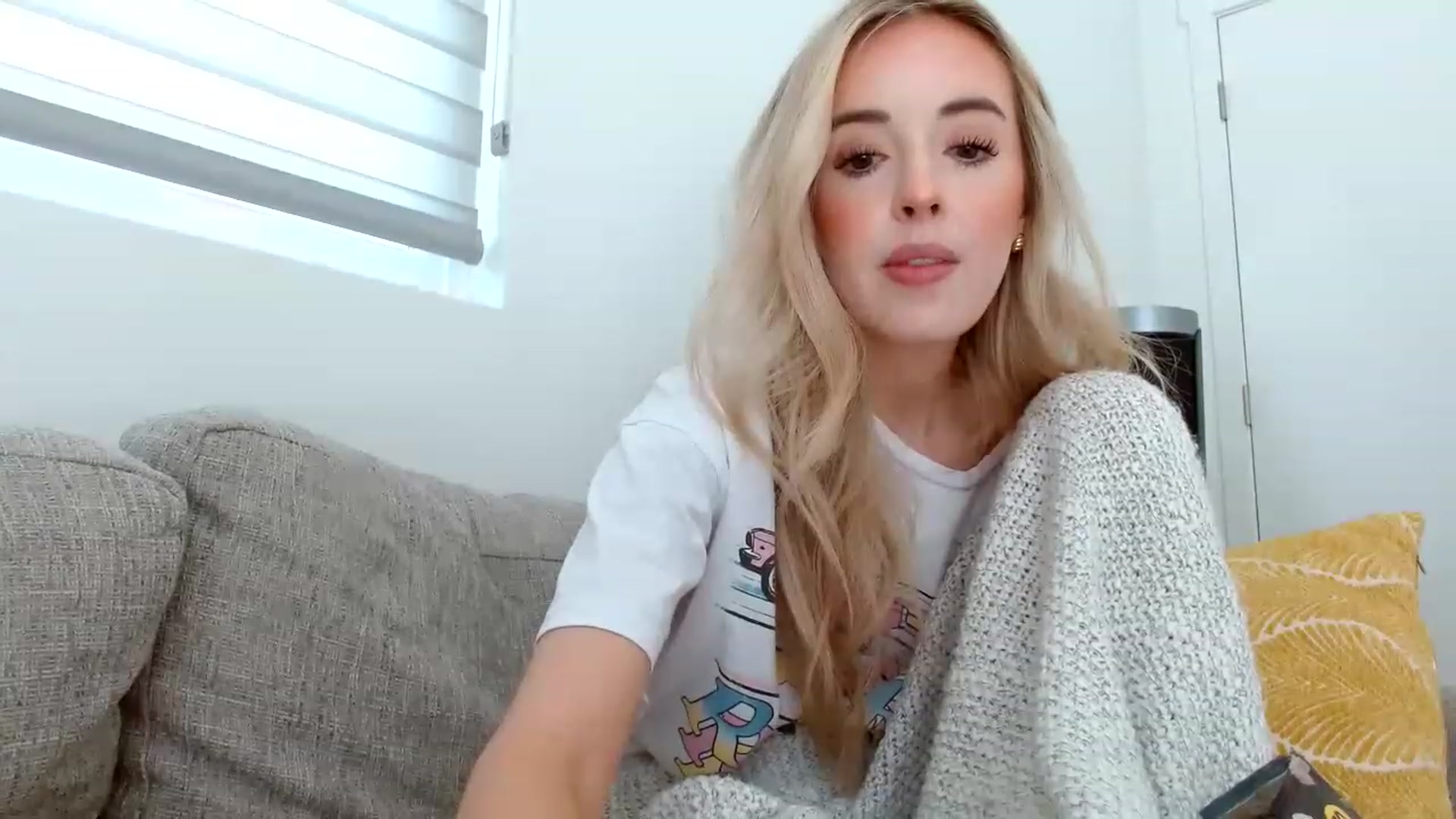 Gallery image thumbnail from Vegansoda's myfreecams stream on, 05/15/2023, 21:24 image 12 of 20