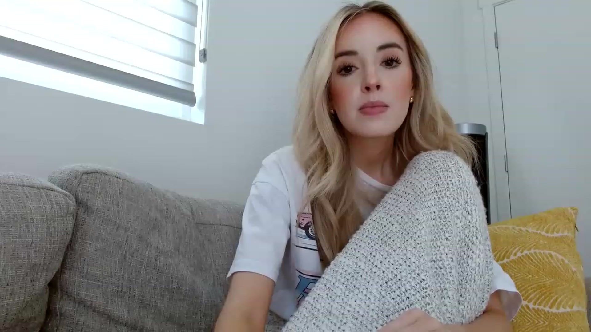 Gallery image thumbnail from Vegansoda's myfreecams stream on, 05/15/2023, 21:24 image 13 of 20
