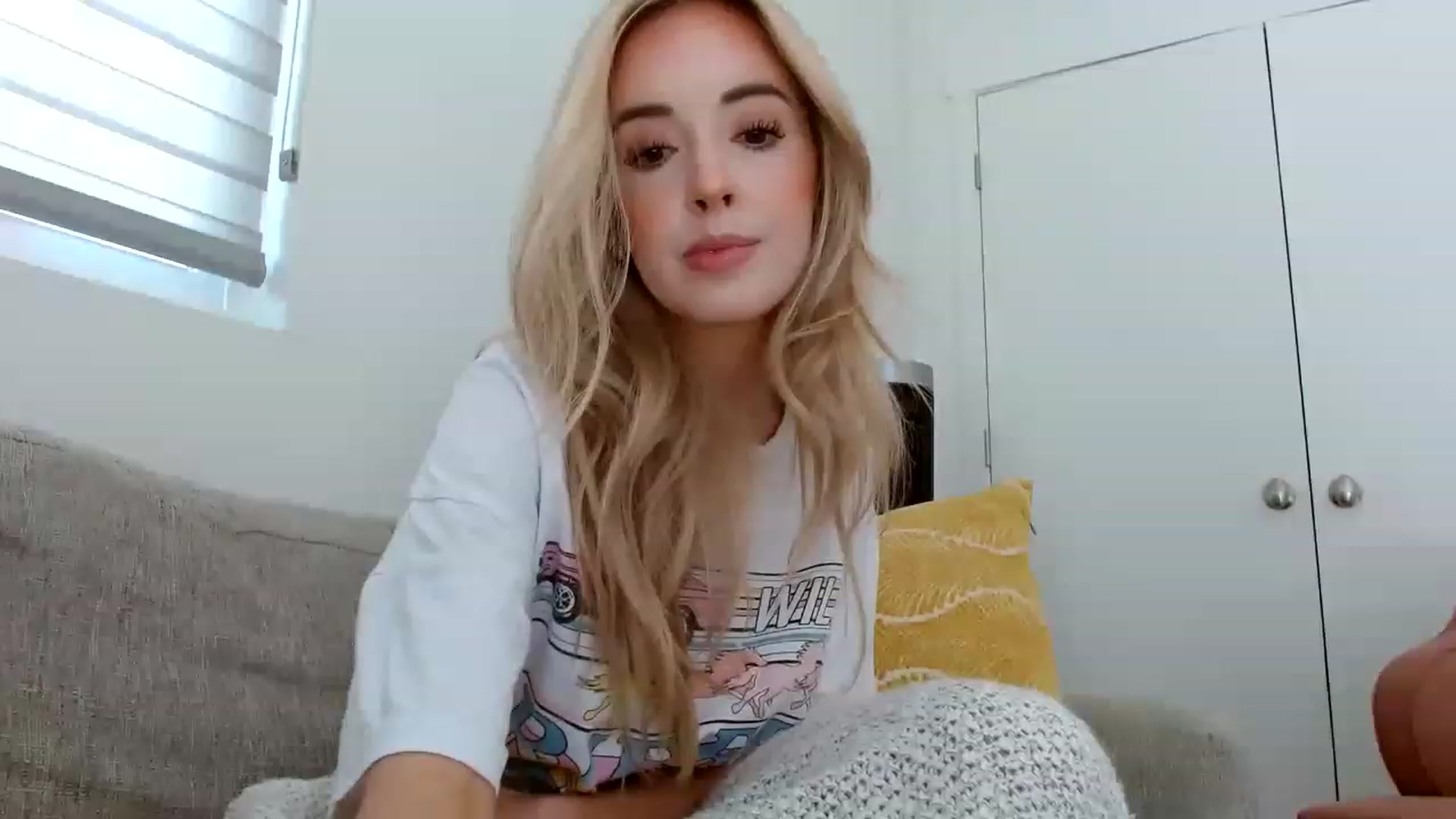 Gallery image thumbnail from Vegansoda's myfreecams stream on, 05/15/2023, 21:24 image 4 of 20