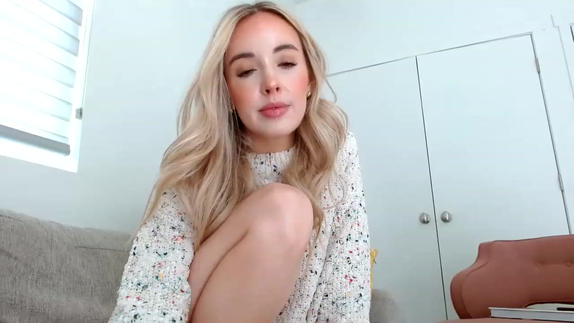 Gallery image thumbnail from Vegansoda's myfreecams stream on, 05/17/2023, 24:03 image 1 of 20