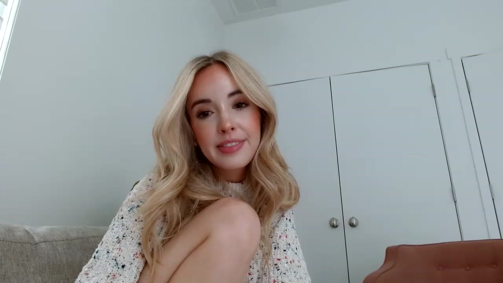 Gallery image thumbnail from Vegansoda's myfreecams stream on, 05/17/2023, 24:03 image 19 of 20