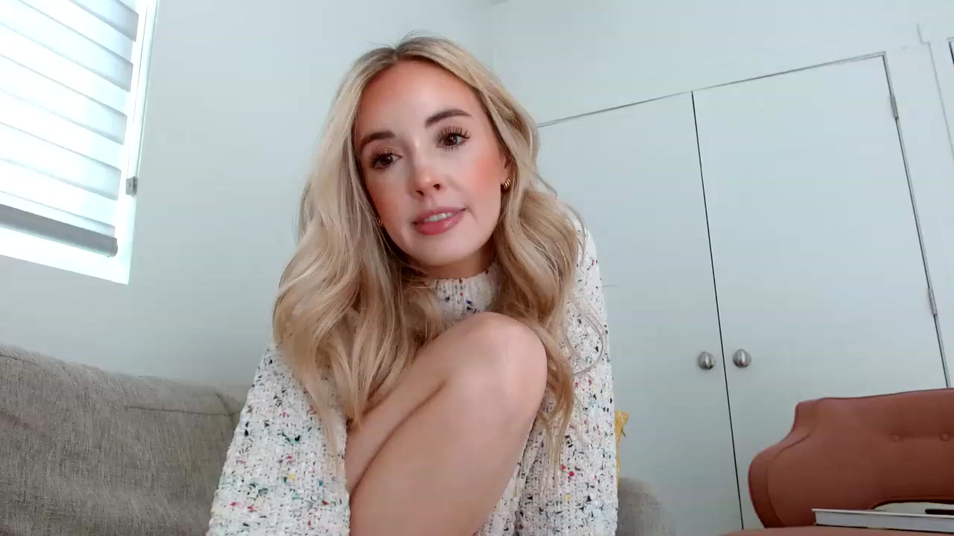 Gallery image thumbnail from Vegansoda's myfreecams stream on, 05/17/2023, 24:03 image 2 of 20