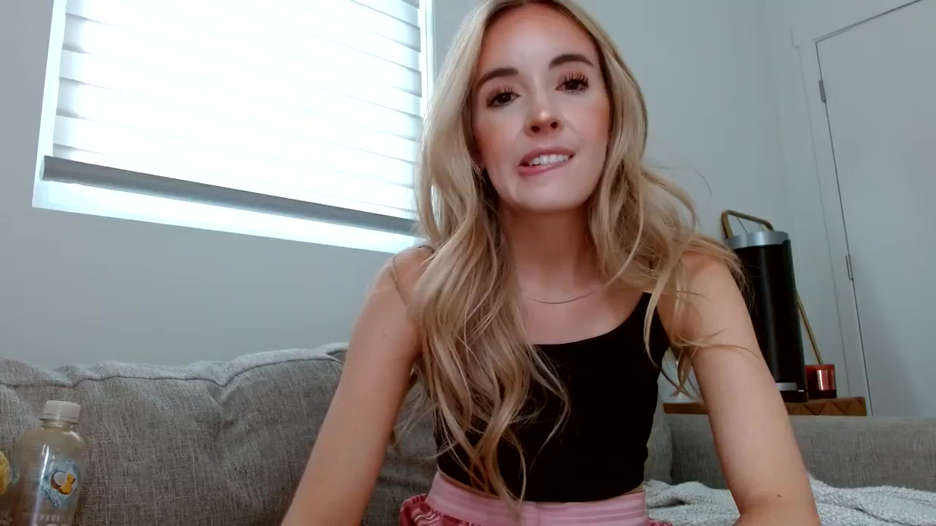 Gallery image thumbnail from Vegansoda's myfreecams stream on, 05/17/2023, 22:31 image 3 of 20