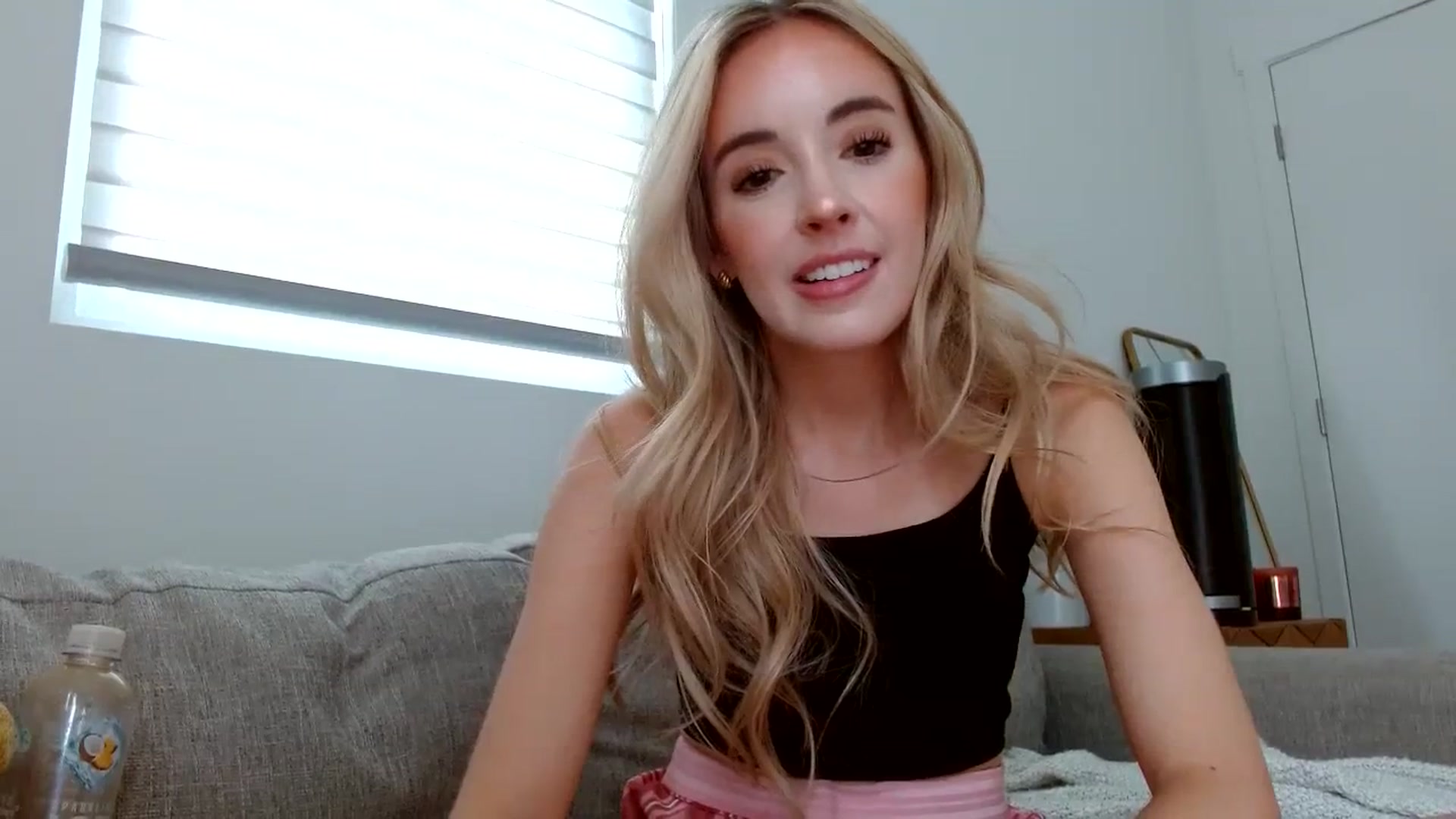 Gallery image thumbnail from Vegansoda's myfreecams stream on, 05/17/2023, 22:31 image 2 of 20