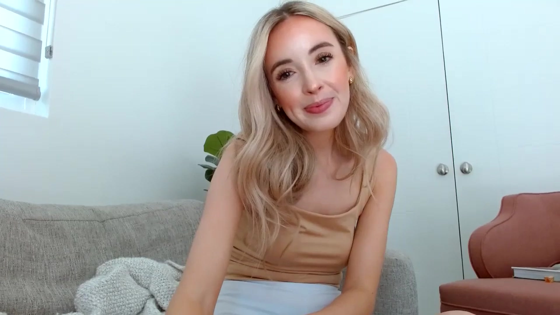 Gallery image thumbnail from Vegansoda's myfreecams stream on, 05/19/2023, 20:55 image 6 of 20