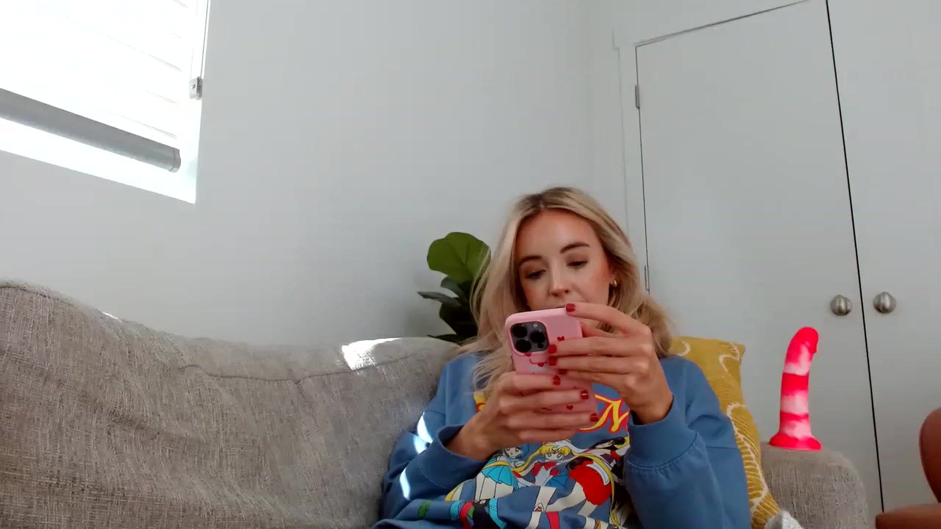 Gallery image thumbnail from Vegansoda's myfreecams stream on, 05/20/2023, 23:52 image 19 of 20