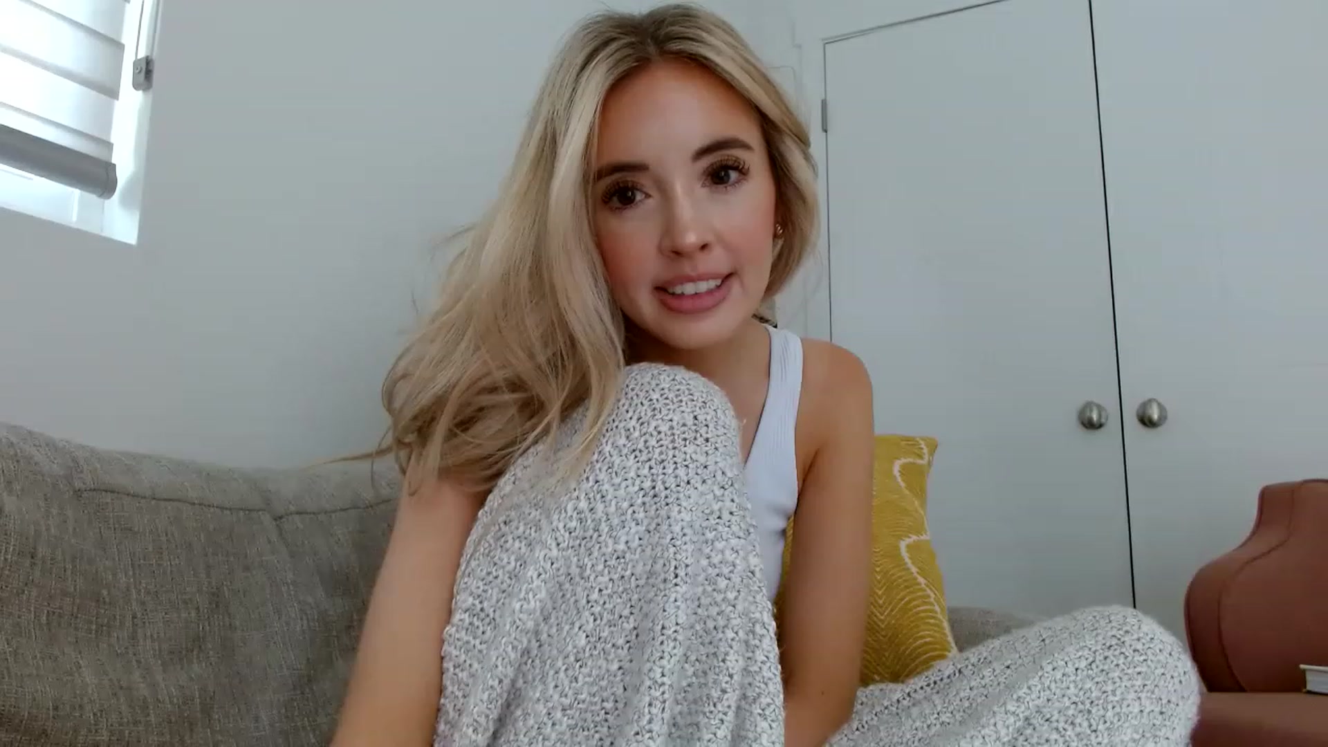 Gallery image thumbnail from Vegansoda's myfreecams stream on, 05/21/2023, 21:58 image 5 of 20