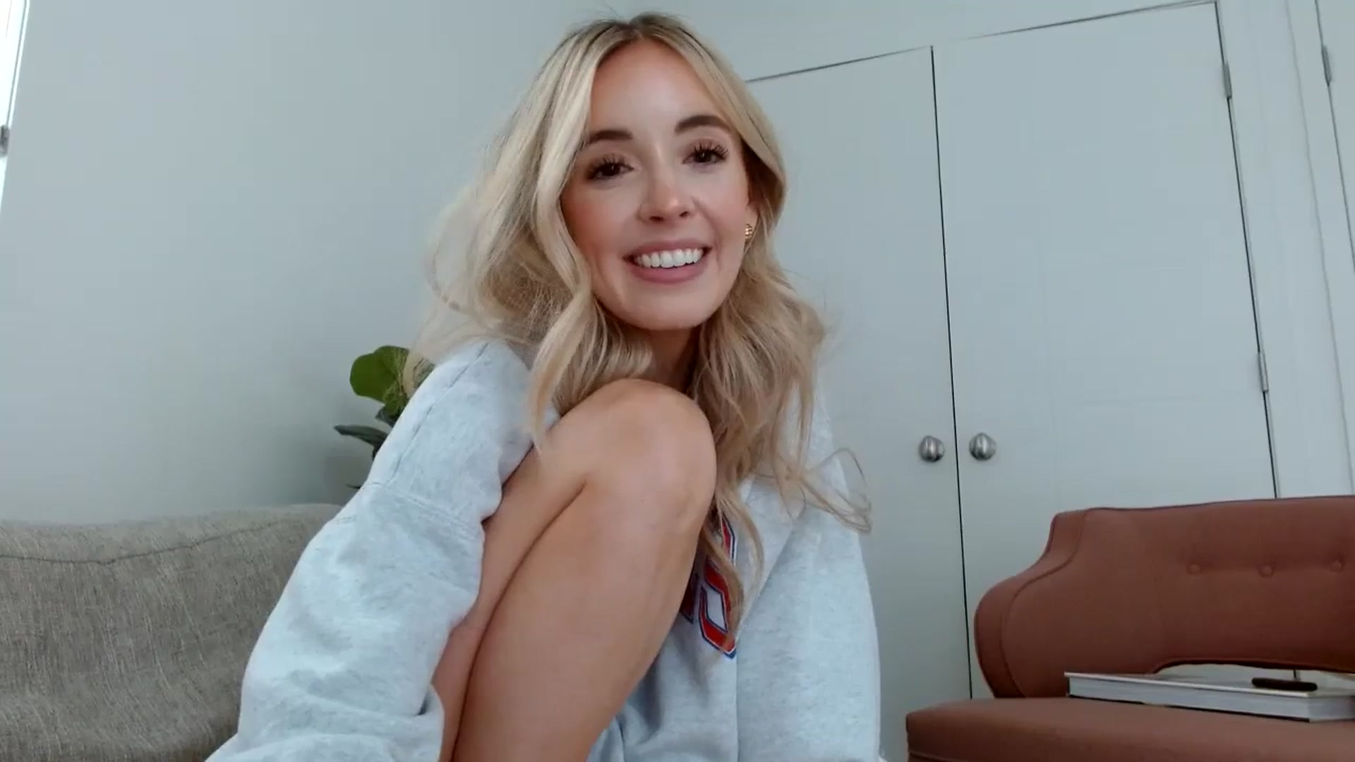 Gallery image thumbnail from Vegansoda's myfreecams stream on, 05/22/2023, 23:35 image 17 of 20