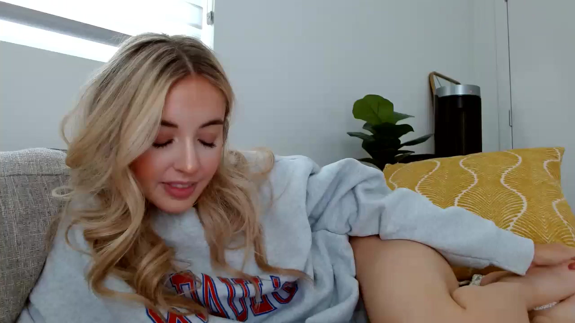 Gallery image thumbnail from Vegansoda's myfreecams stream on, 05/22/2023, 23:35 image 14 of 20