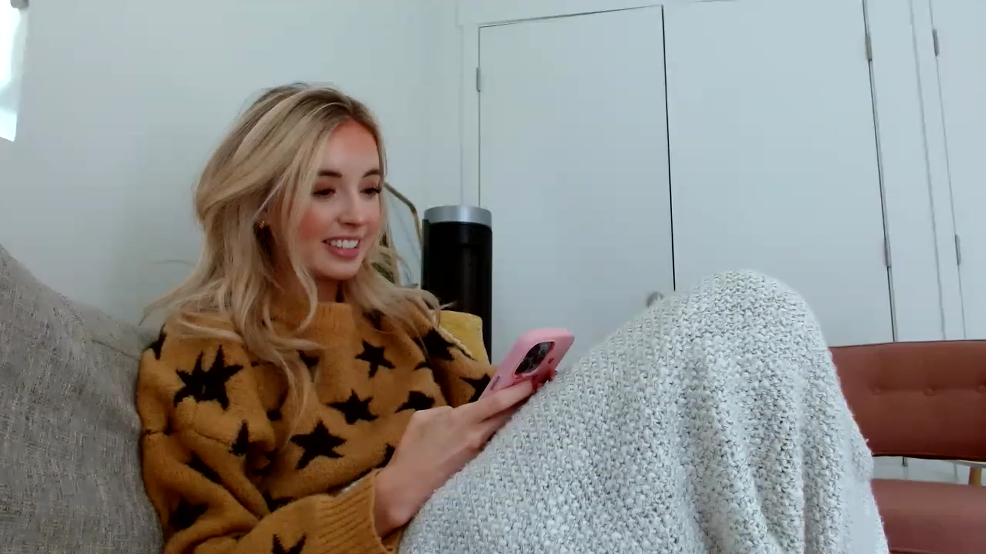 Gallery image thumbnail from Vegansoda's myfreecams stream on, 05/23/2023, 23:20 image 6 of 20
