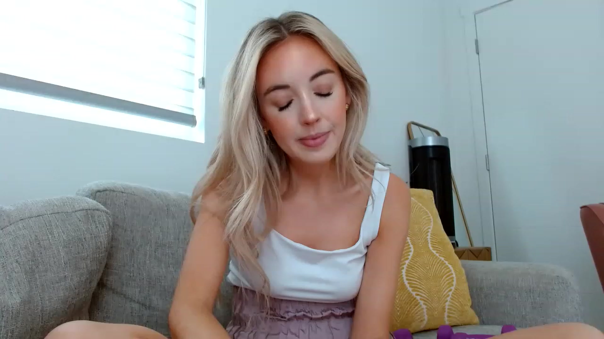 Gallery image thumbnail from Vegansoda's myfreecams stream on, 05/24/2023, 23:04 image 19 of 20