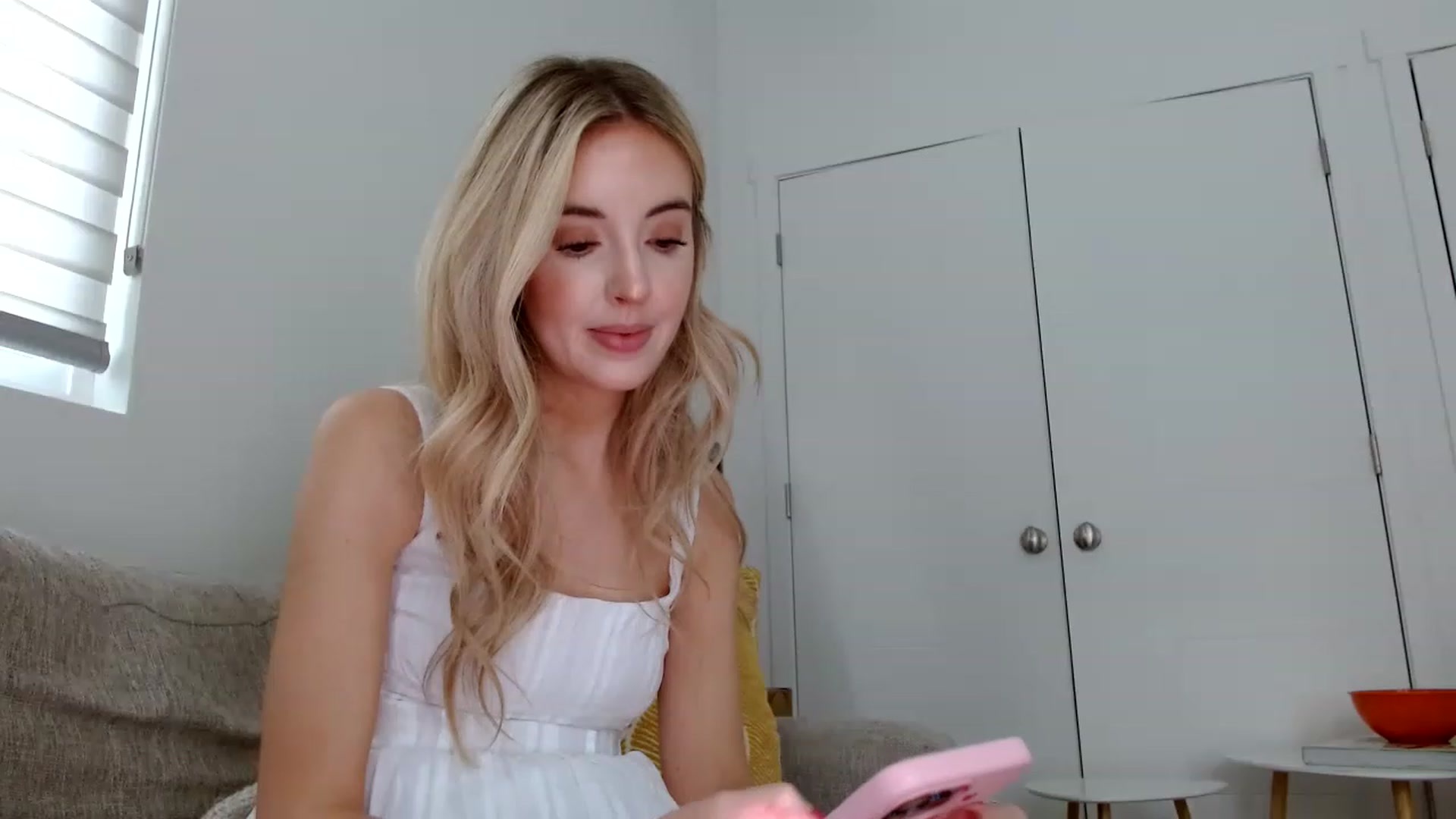 Gallery image thumbnail from Vegansoda's myfreecams stream on, 05/27/2023, 24:14 image 20 of 20