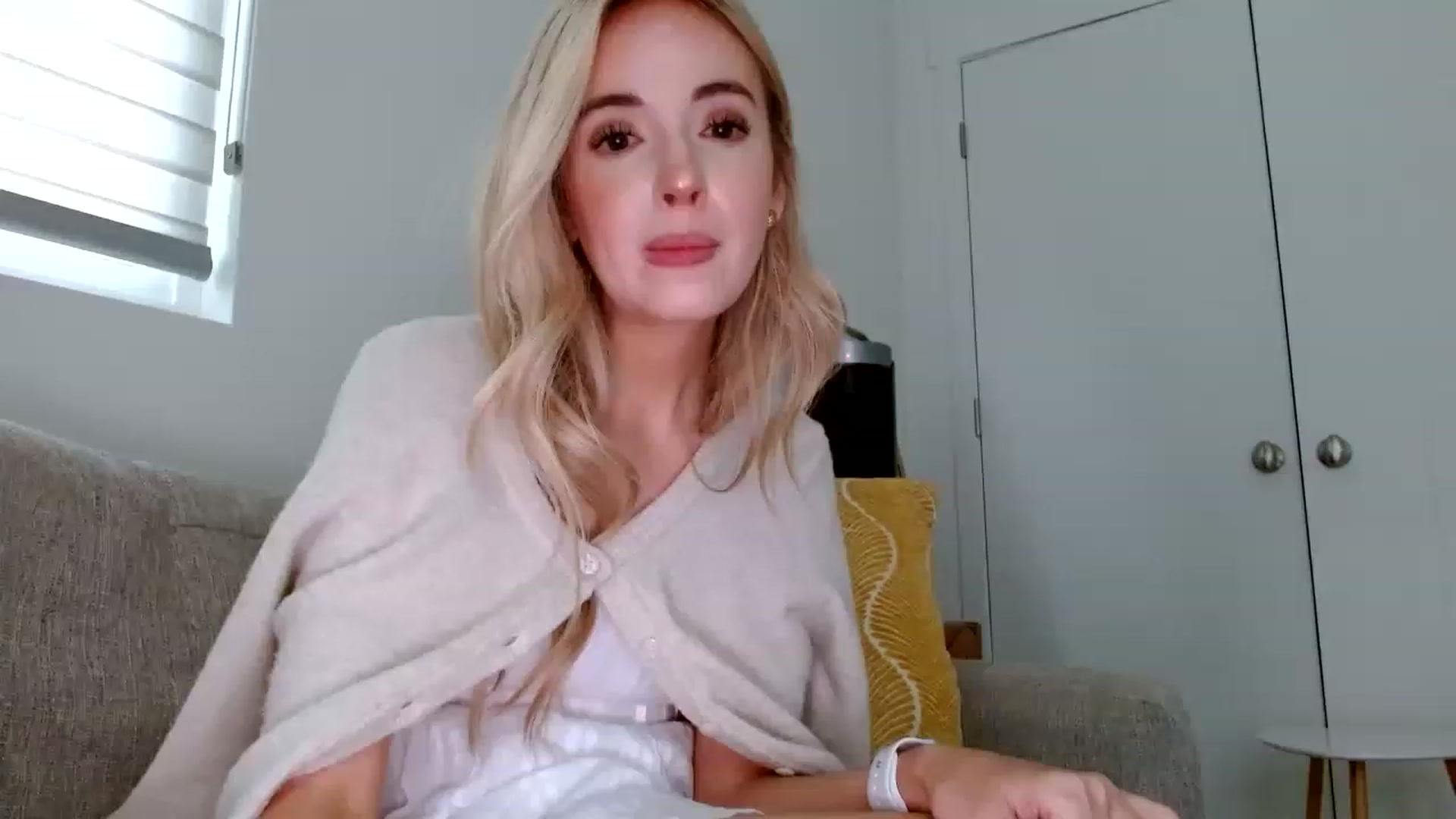 Gallery image thumbnail from Vegansoda's myfreecams stream on, 05/27/2023, 24:14 image 2 of 20