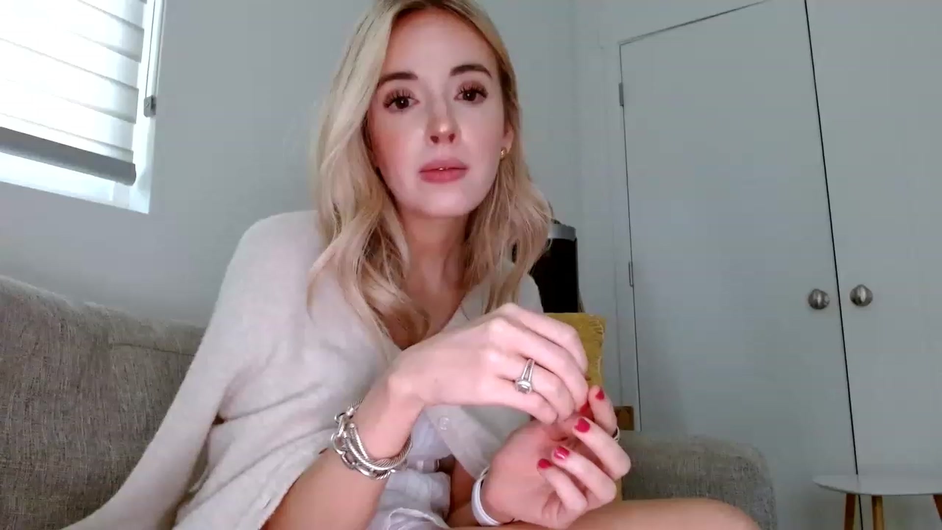 Gallery image thumbnail from Vegansoda's myfreecams stream on, 05/27/2023, 24:14 image 1 of 20