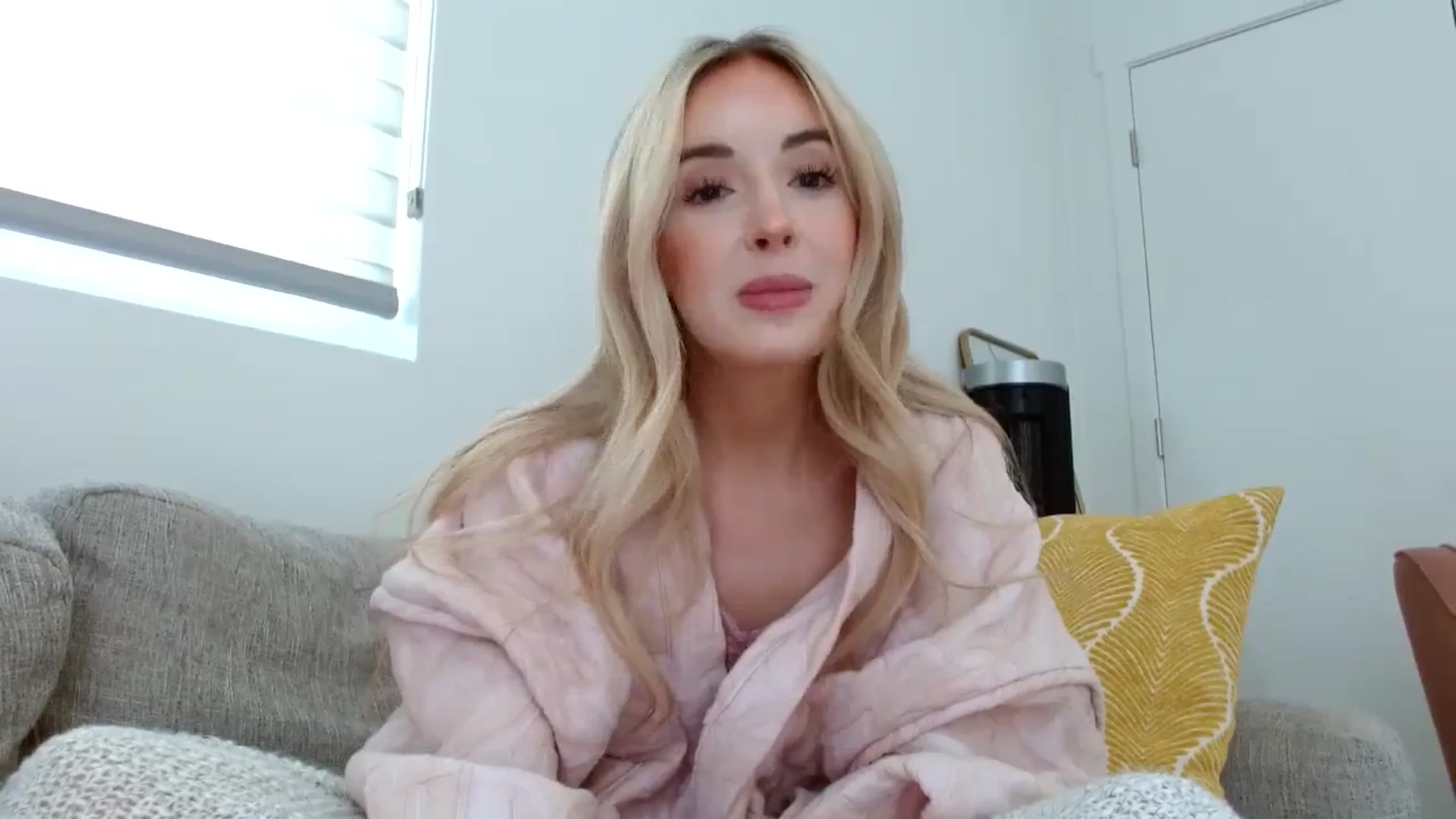 Gallery image thumbnail from Vegansoda's myfreecams stream on, 05/30/2023, 19:54 image 14 of 20
