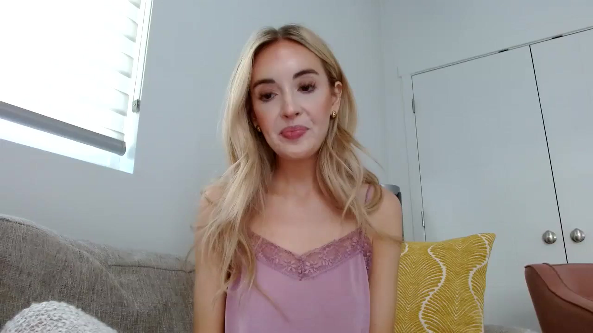 Gallery image thumbnail from Vegansoda's myfreecams stream on, 05/30/2023, 19:54 image 1 of 20