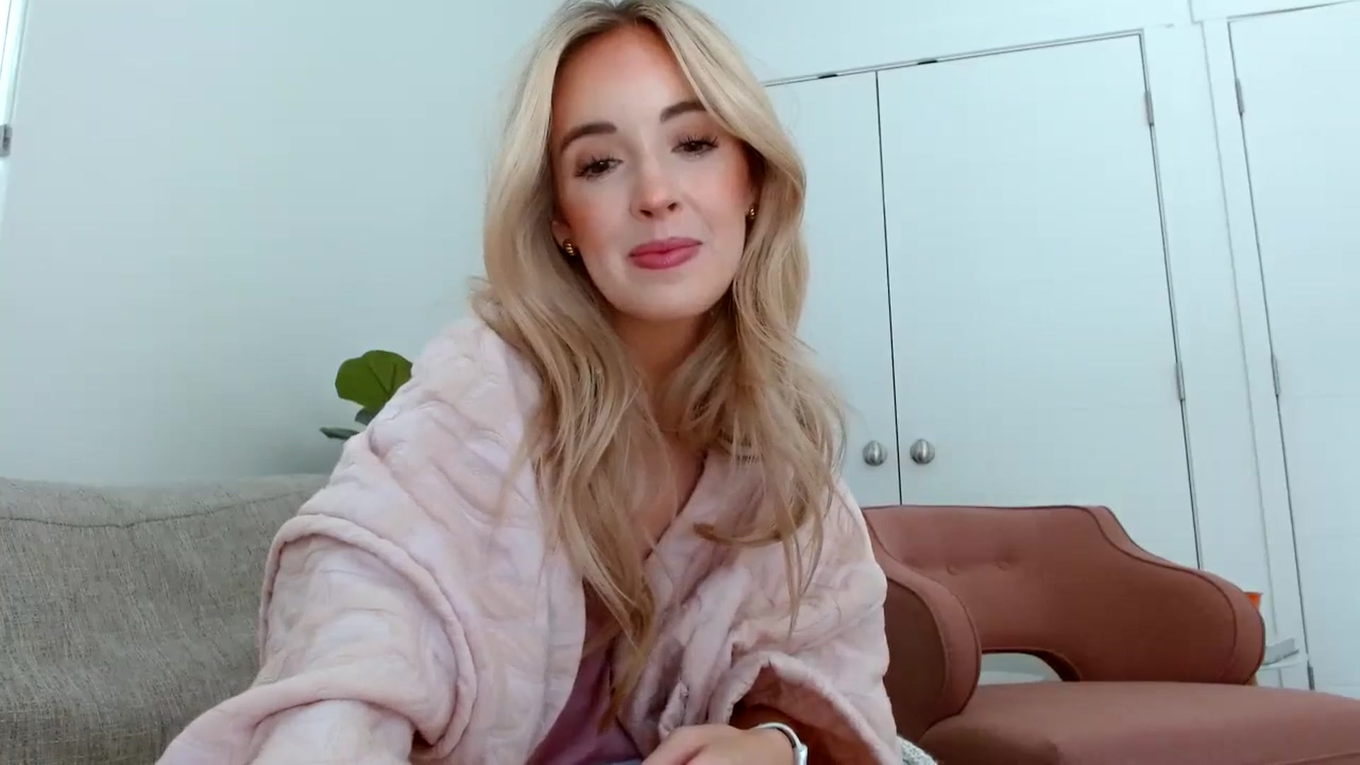 Gallery image thumbnail from Vegansoda's myfreecams stream on, 05/30/2023, 19:54 image 19 of 20
