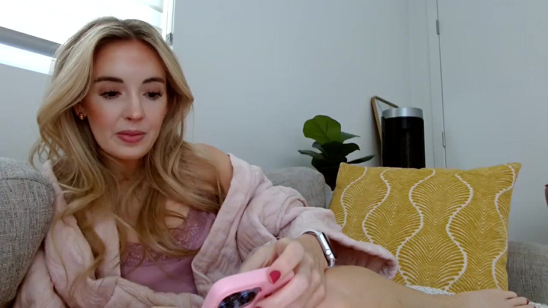 Gallery image thumbnail from Vegansoda's myfreecams stream on, 05/30/2023, 19:54 image 7 of 20