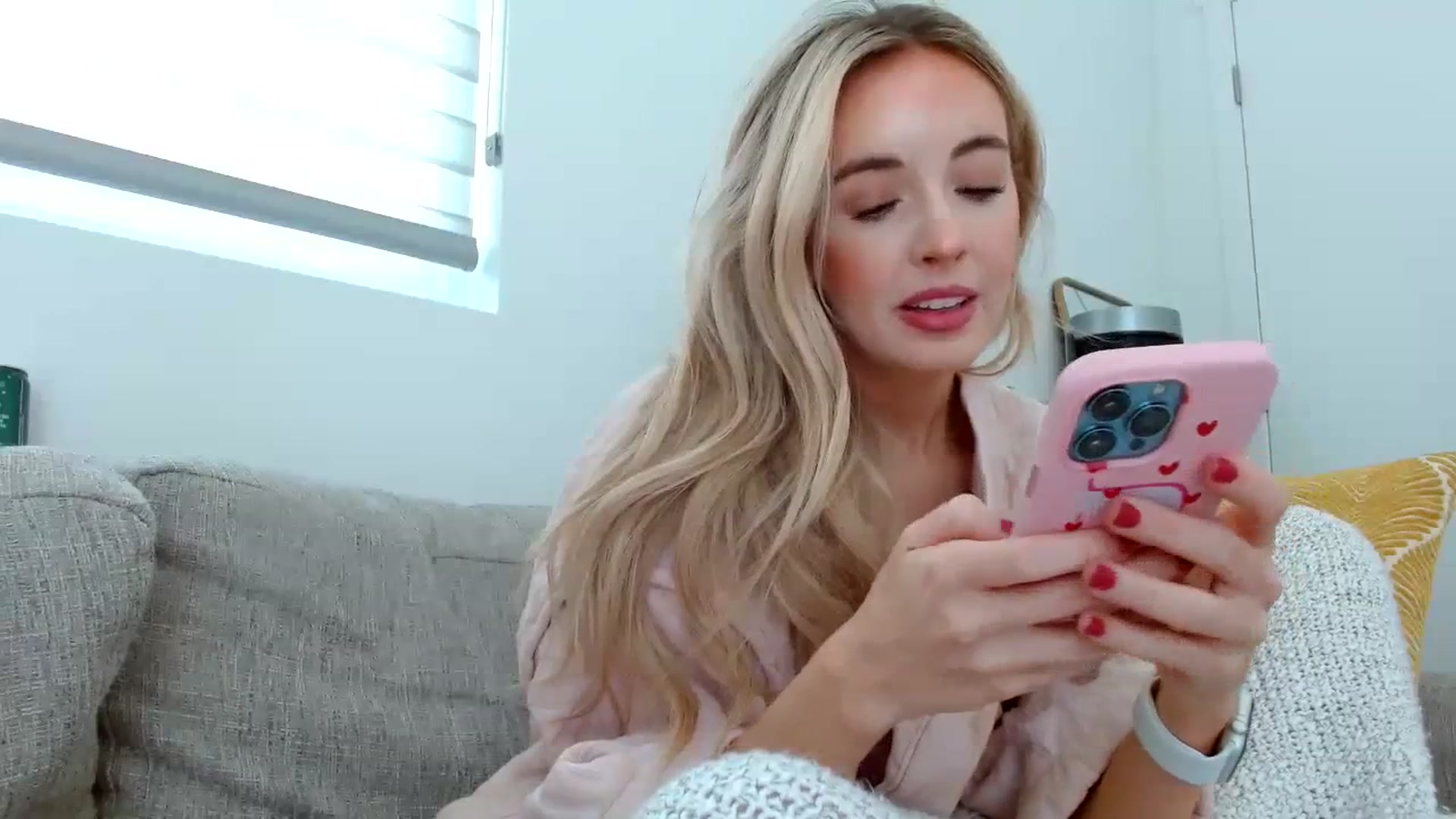 Gallery image thumbnail from Vegansoda's myfreecams stream on, 05/30/2023, 19:54 image 18 of 20