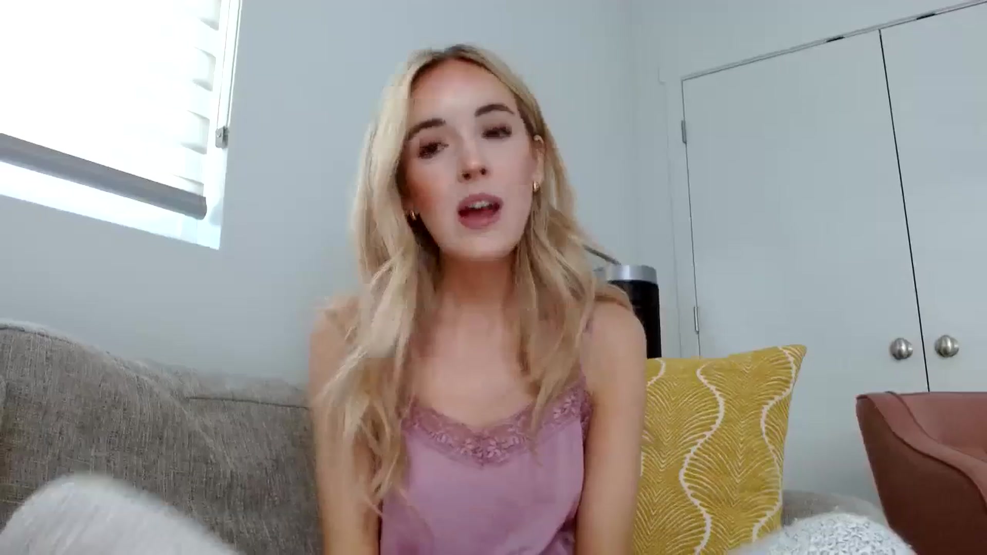 Gallery image thumbnail from Vegansoda's myfreecams stream on, 05/30/2023, 19:54 image 2 of 20