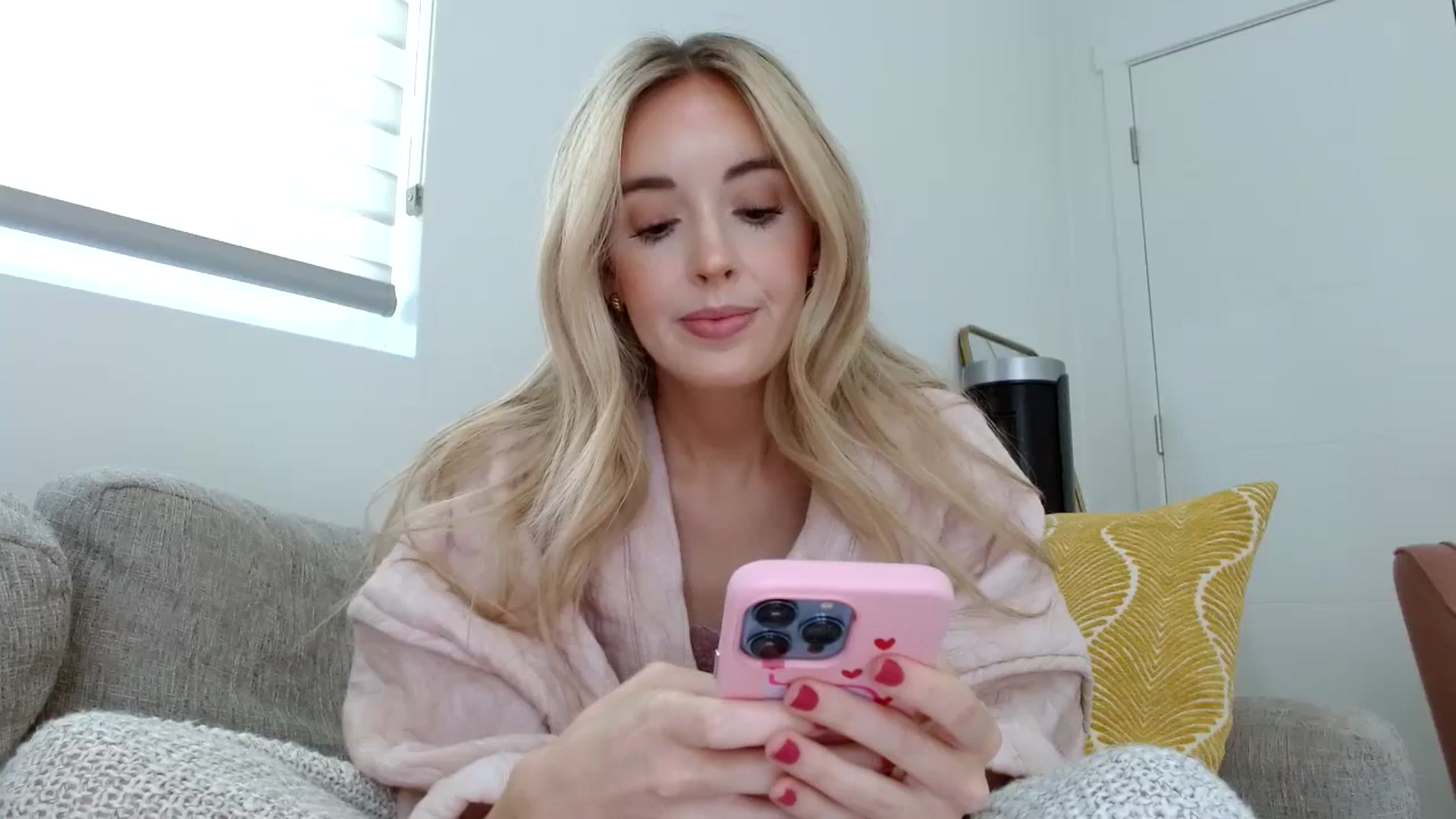 Gallery image thumbnail from Vegansoda's myfreecams stream on, 05/30/2023, 19:54 image 13 of 20