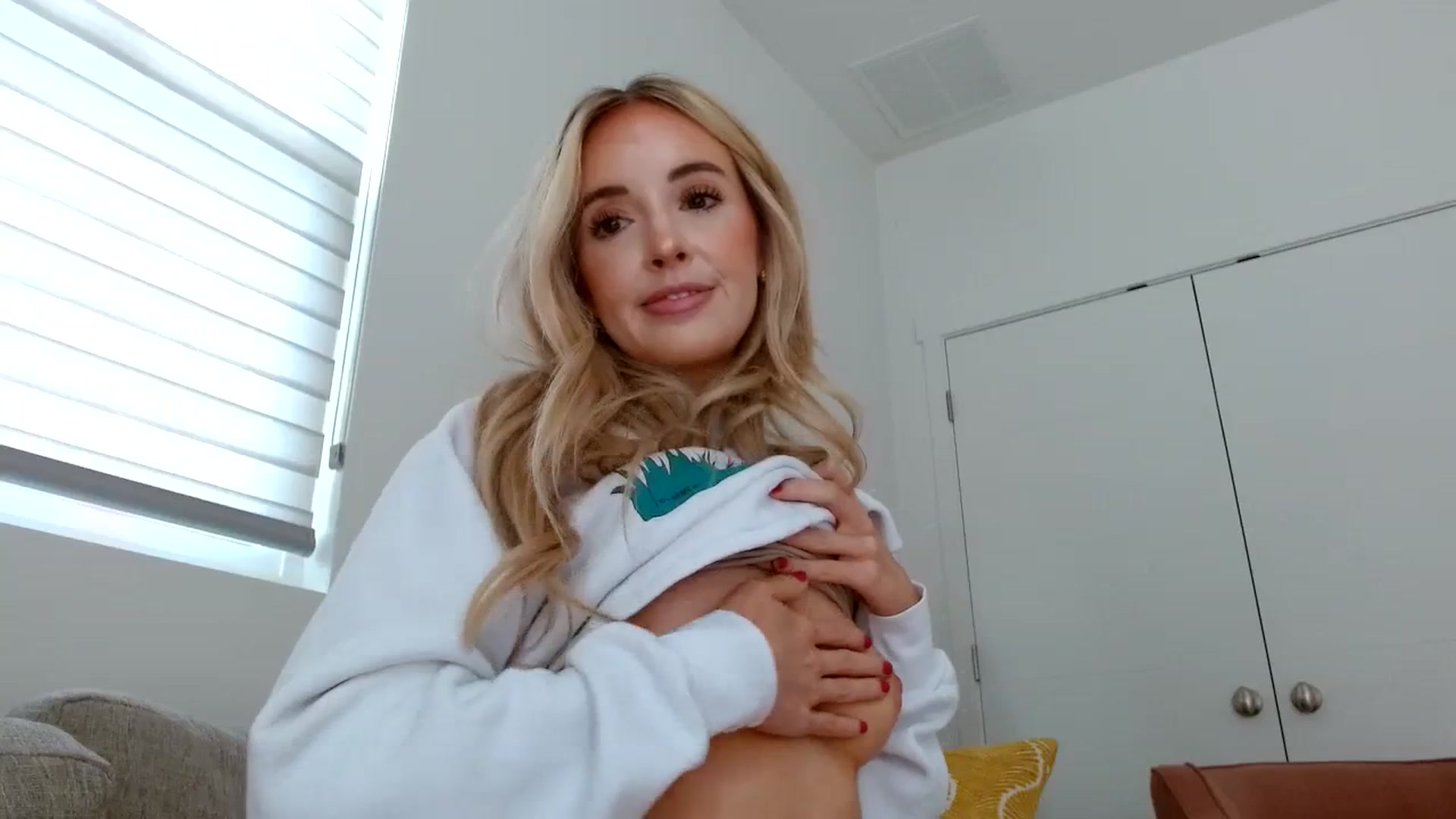 Gallery image thumbnail from Vegansoda's myfreecams stream on, 05/31/2023, 21:59 image 8 of 20