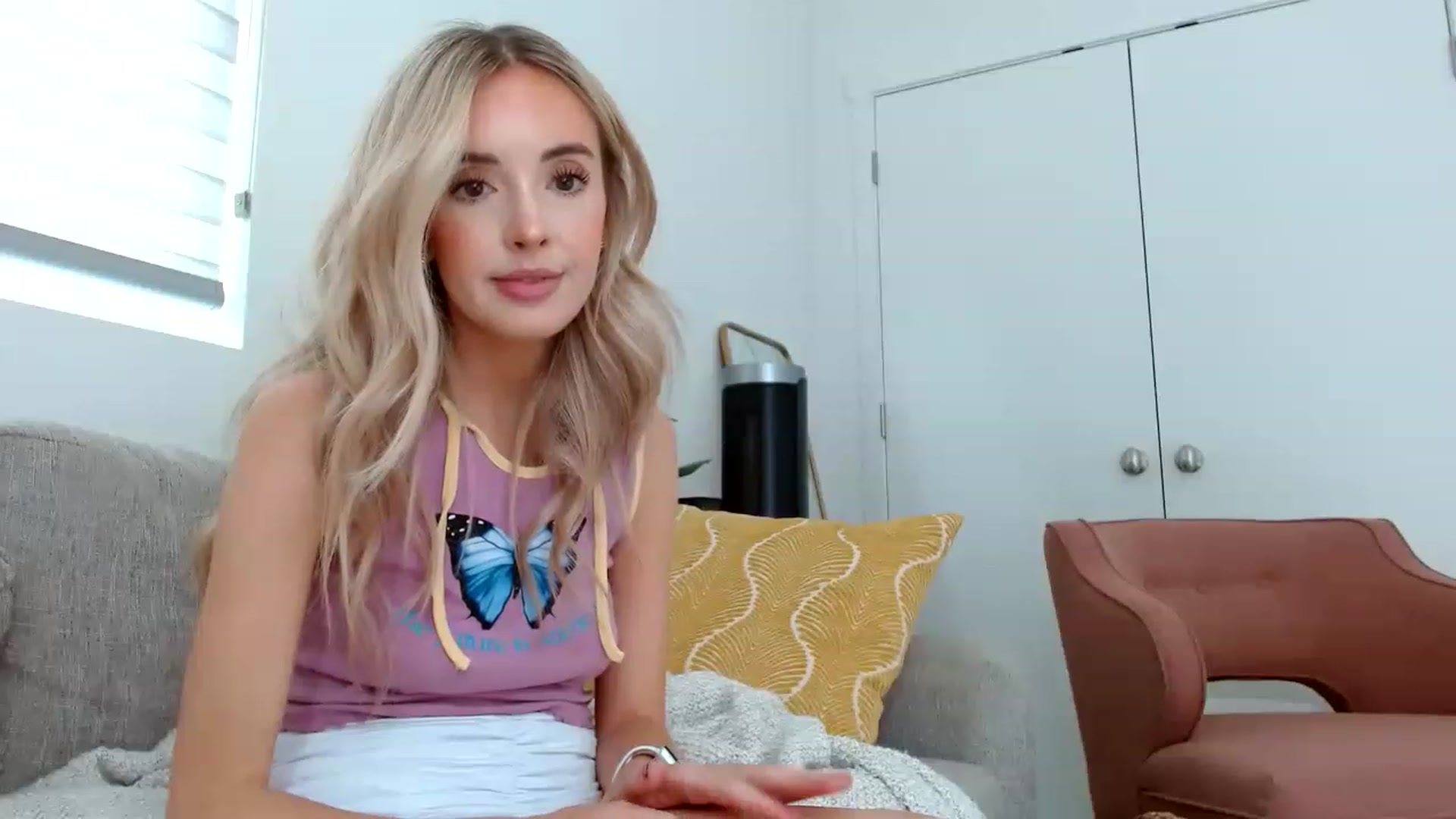 Gallery image thumbnail from Vegansoda's myfreecams stream on, 06/01/2023, 23:26 image 6 of 20
