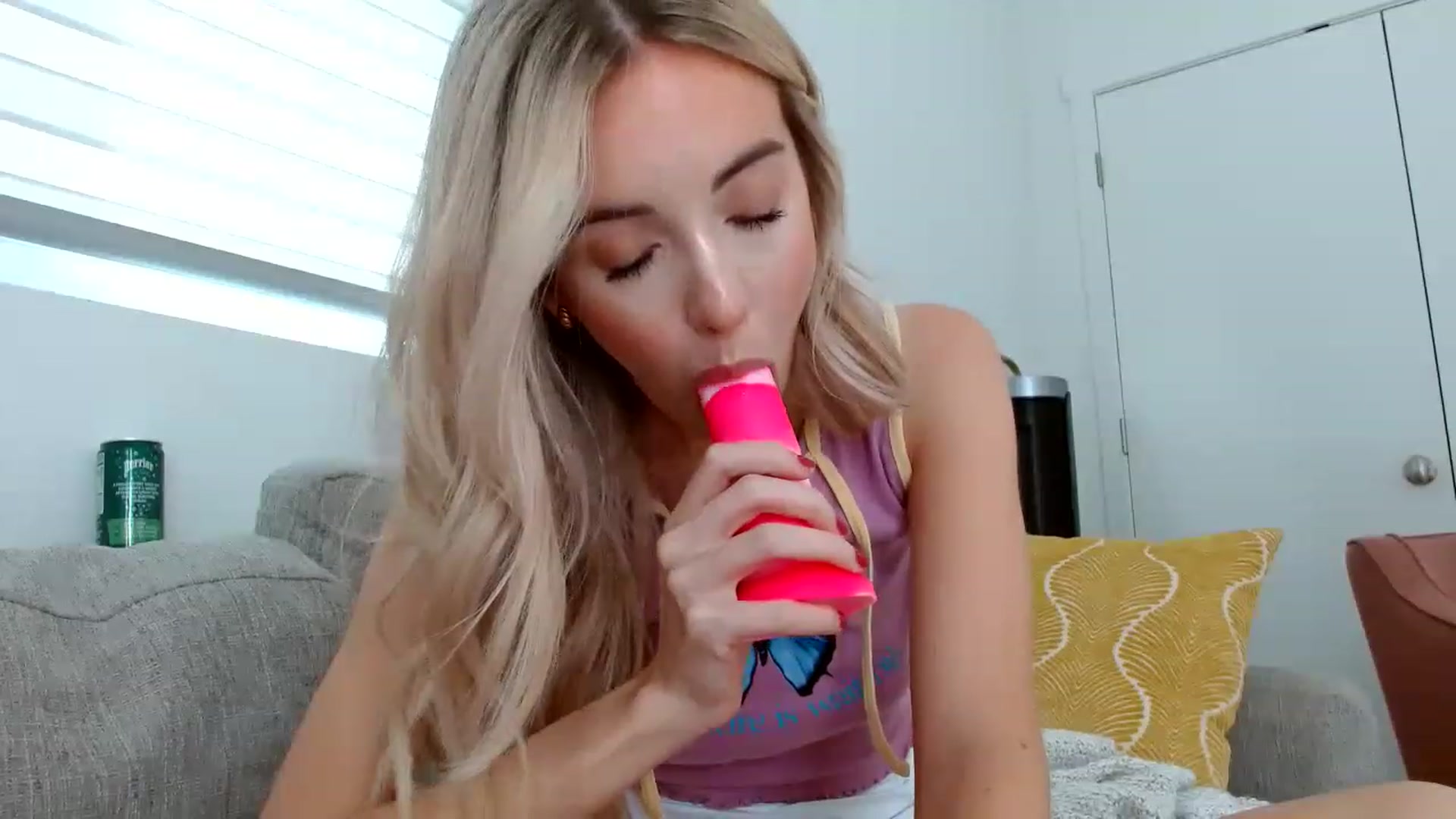 Gallery image thumbnail from Vegansoda's myfreecams stream on, 06/01/2023, 23:26 image 12 of 20