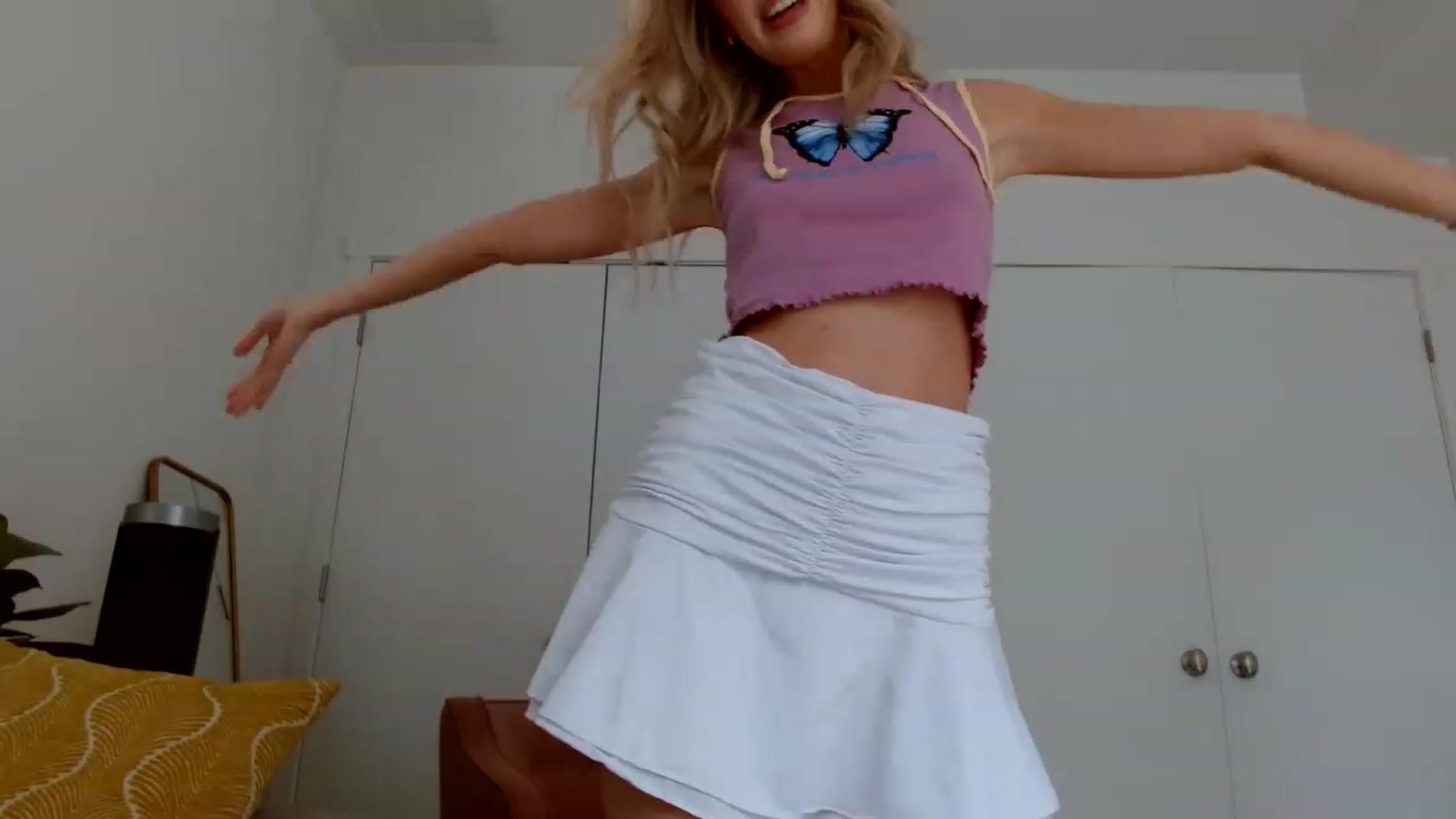 Gallery image thumbnail from Vegansoda's myfreecams stream on, 06/01/2023, 23:26 image 13 of 20