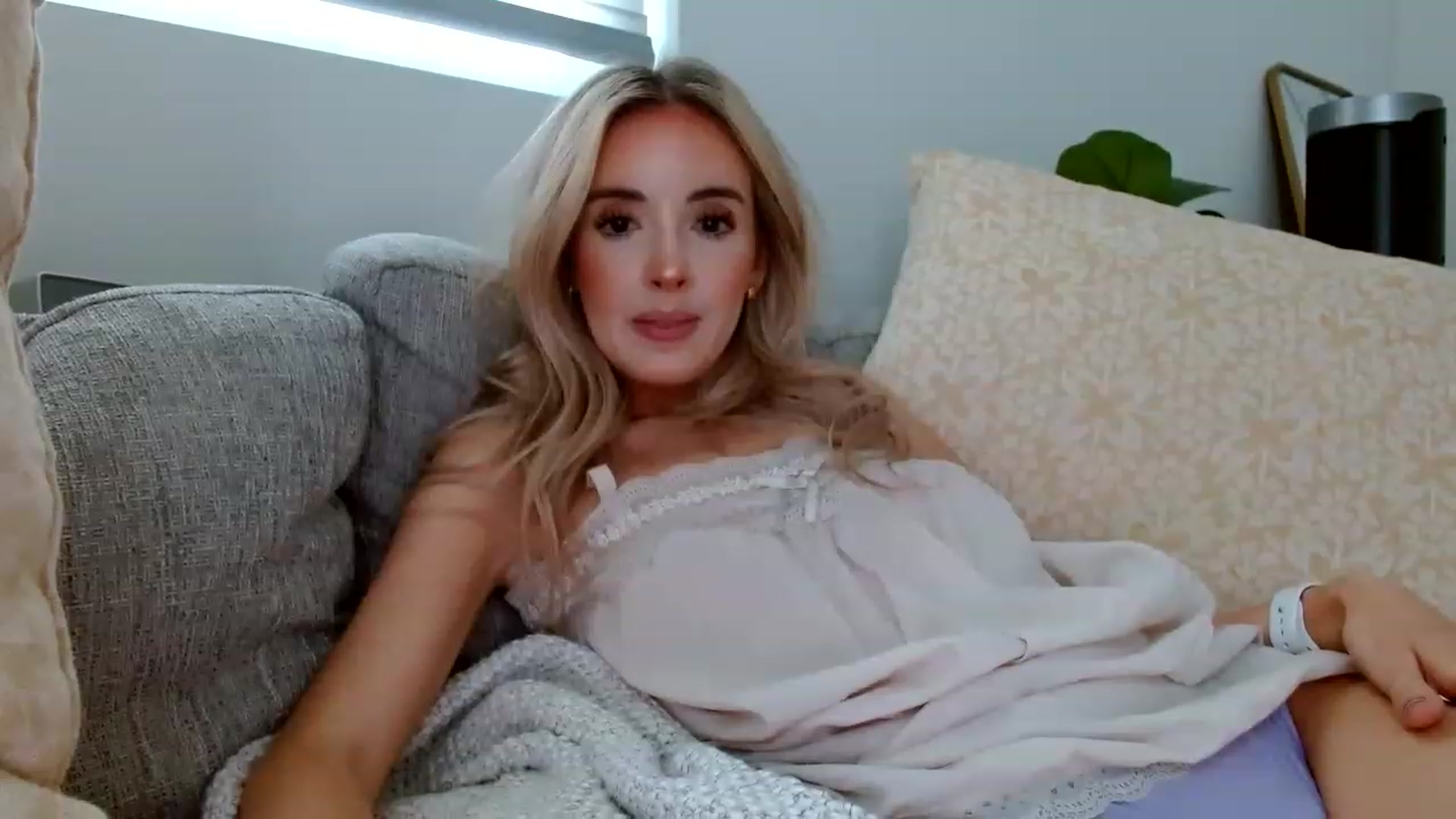 Gallery image thumbnail from Vegansoda's myfreecams stream on, 06/03/2023, 21:33 image 14 of 20