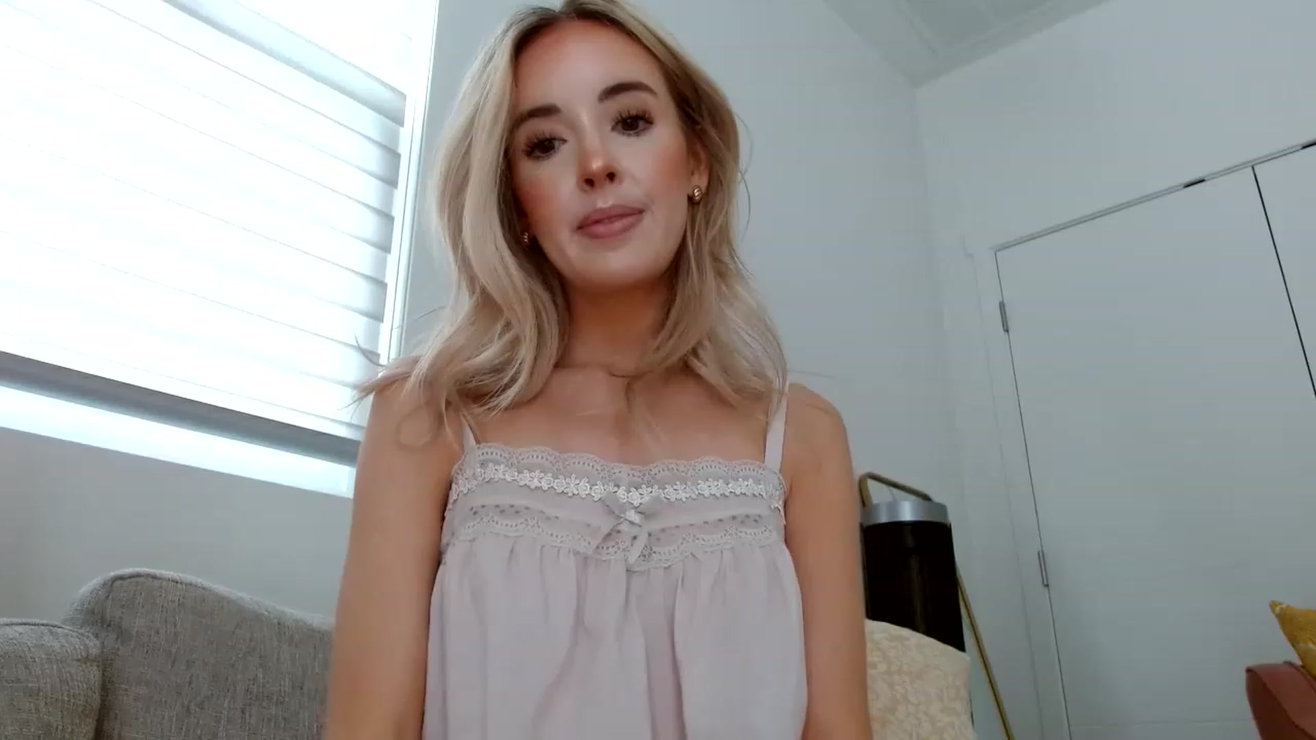 Gallery image thumbnail from Vegansoda's myfreecams stream on, 06/03/2023, 21:33 image 6 of 20