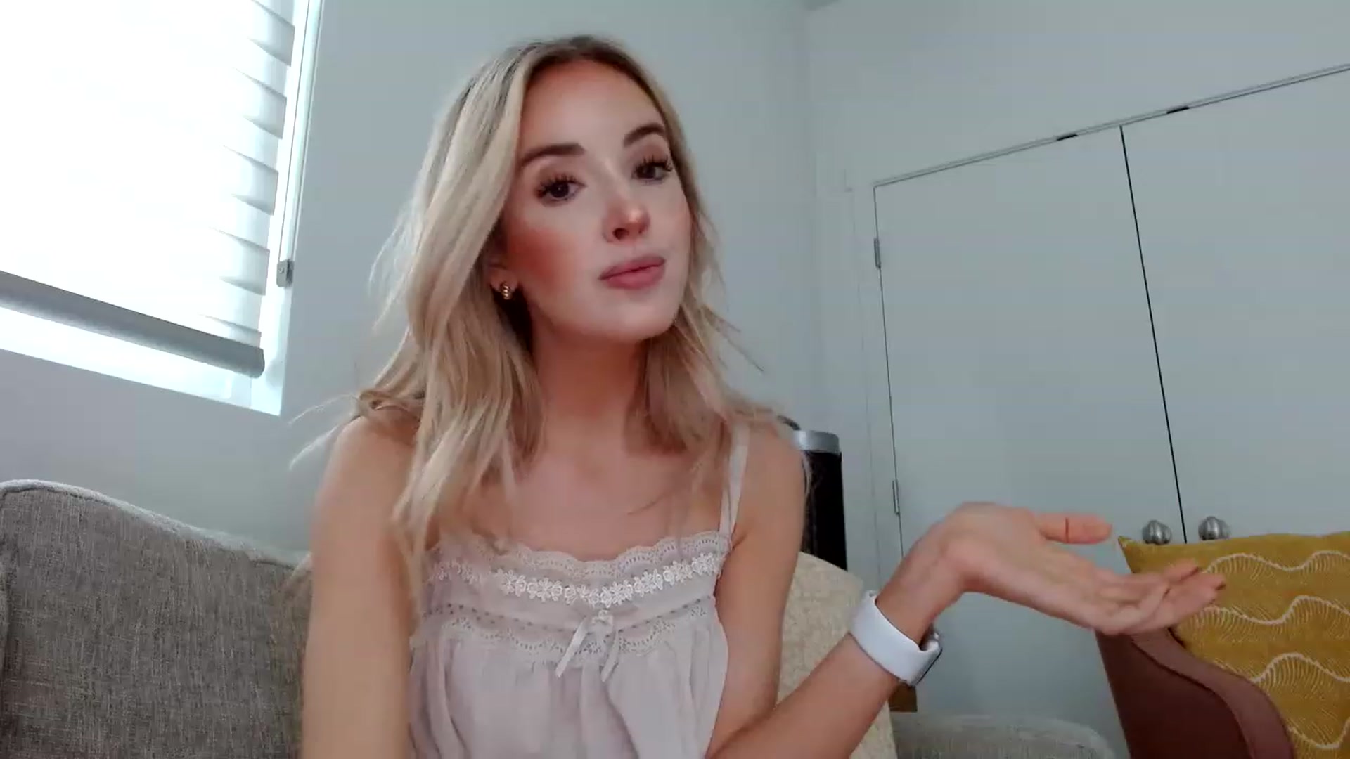Gallery image thumbnail from Vegansoda's myfreecams stream on, 06/03/2023, 21:33 image 9 of 20