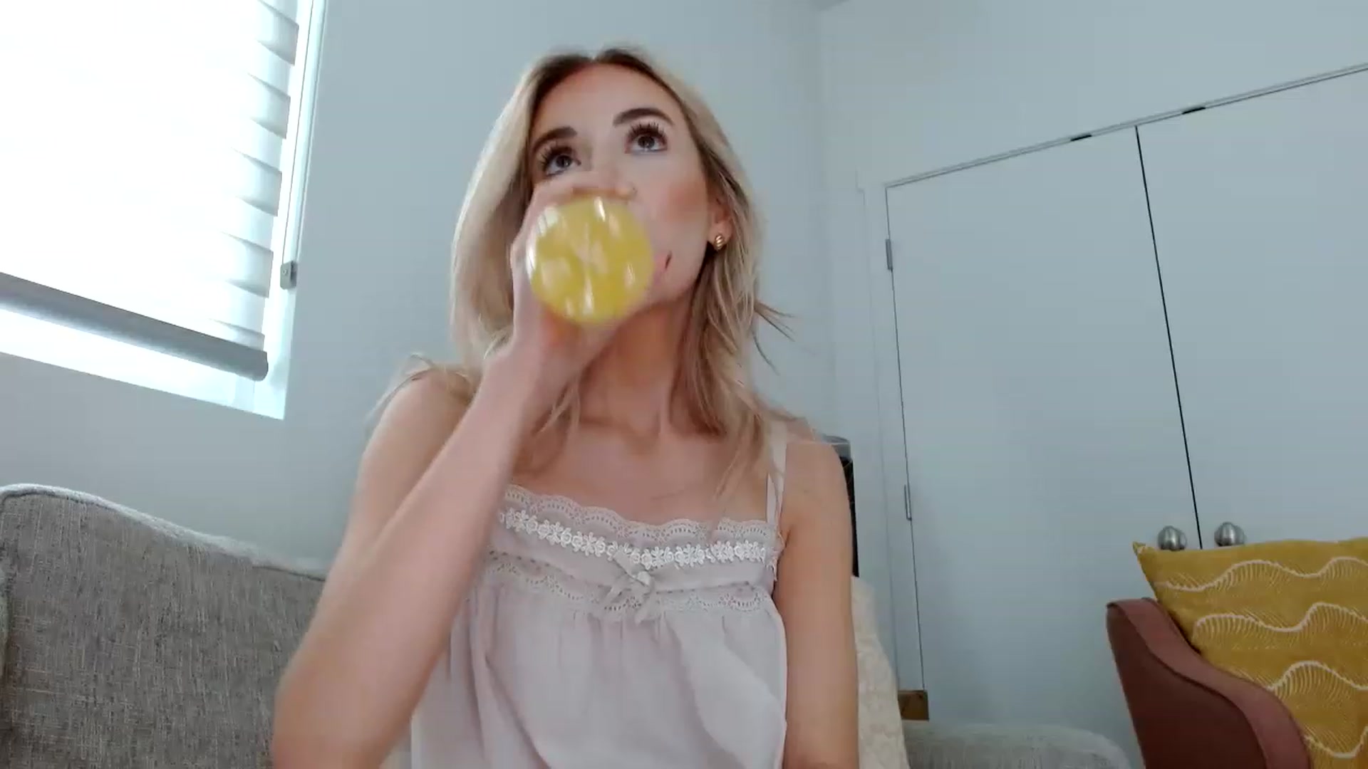 Gallery image thumbnail from Vegansoda's myfreecams stream on, 06/03/2023, 21:33 image 8 of 20