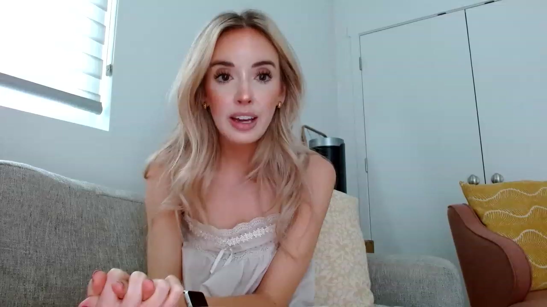Gallery image thumbnail from Vegansoda's myfreecams stream on, 06/03/2023, 21:33 image 12 of 20