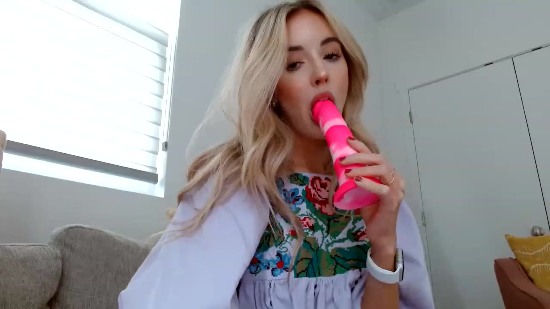 Gallery image thumbnail from Vegansoda's myfreecams stream on, 06/04/2023, 23:50 image 12 of 20