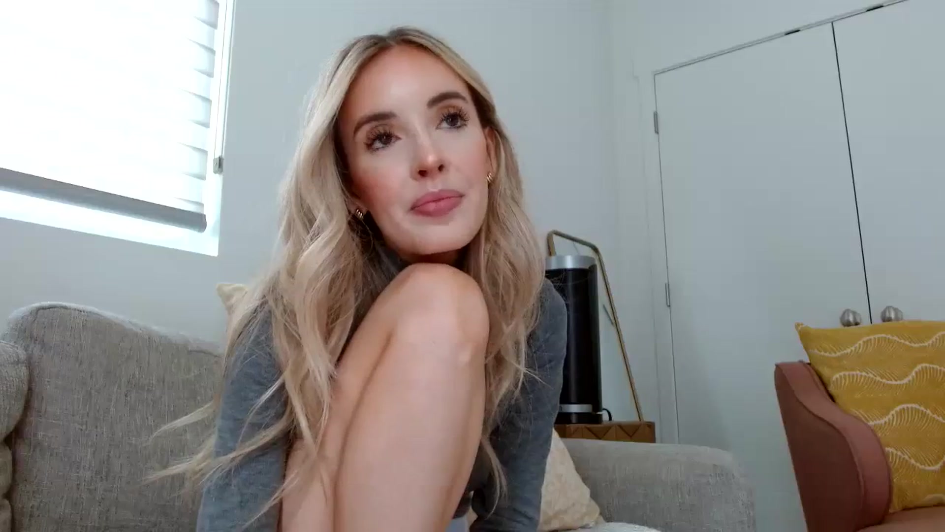 Gallery image thumbnail from Vegansoda's myfreecams stream on, 06/05/2023, 23:01 image 6 of 20