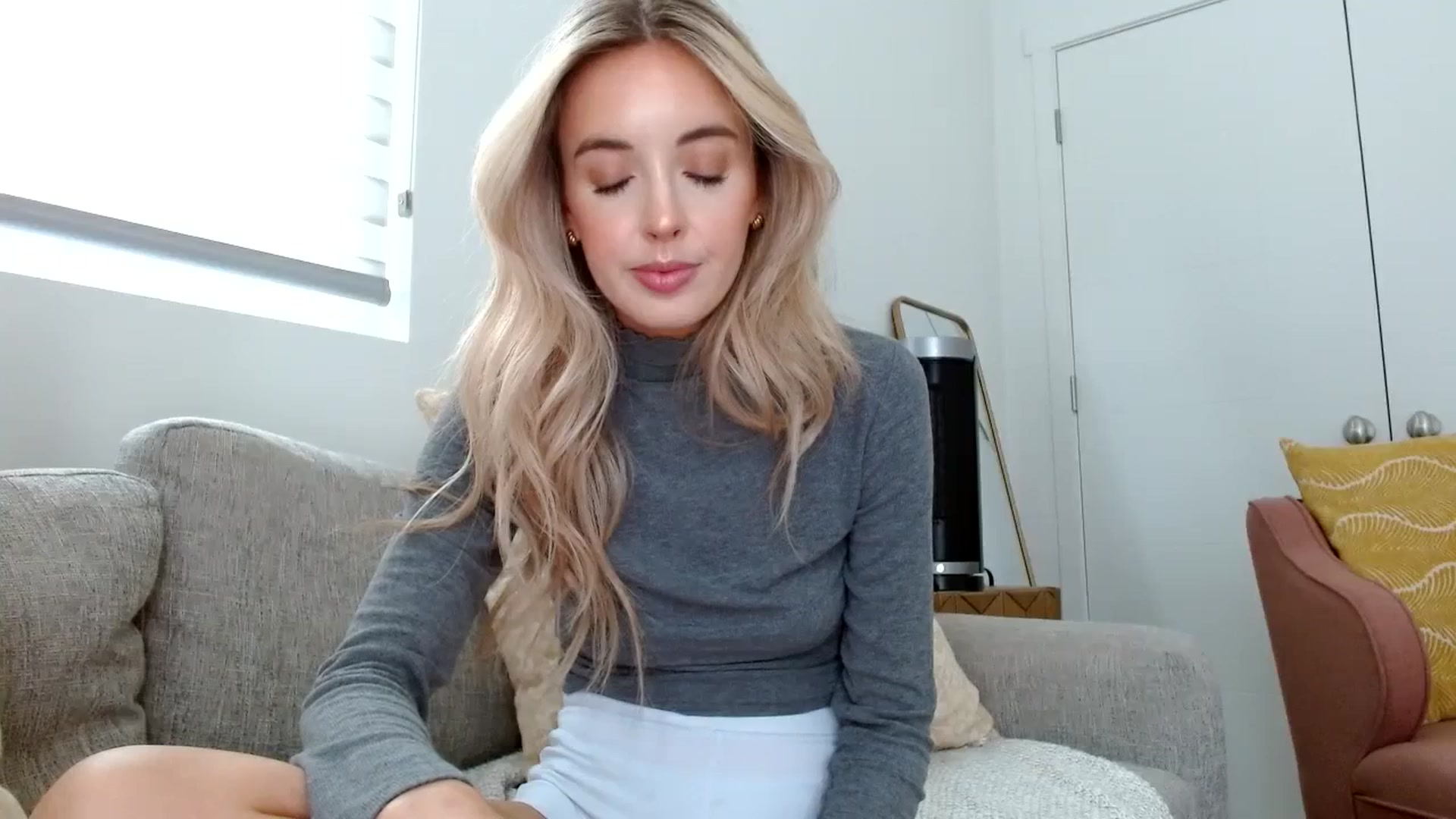 Gallery image thumbnail from Vegansoda's myfreecams stream on, 06/05/2023, 23:01 image 14 of 20