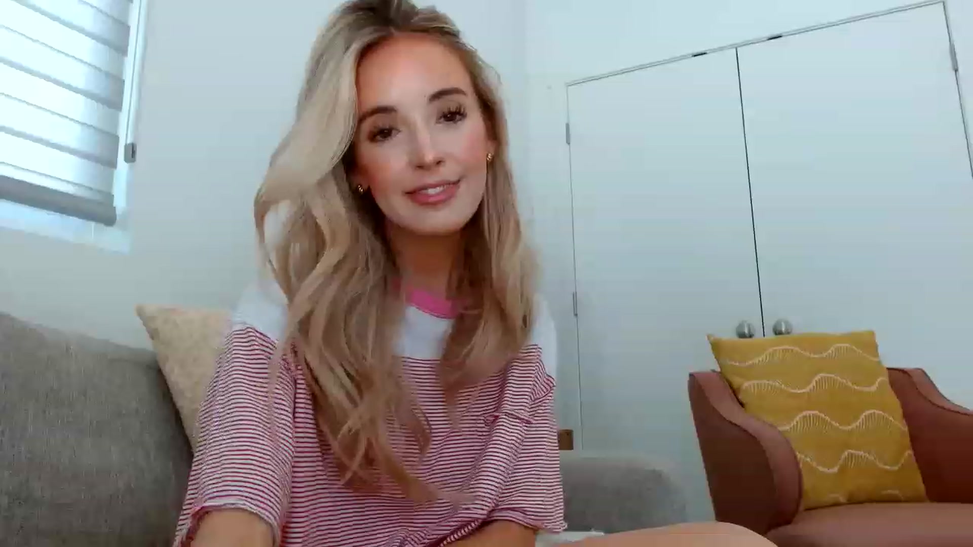 Gallery image thumbnail from Vegansoda's myfreecams stream on, 06/06/2023, 20:34 image 15 of 20