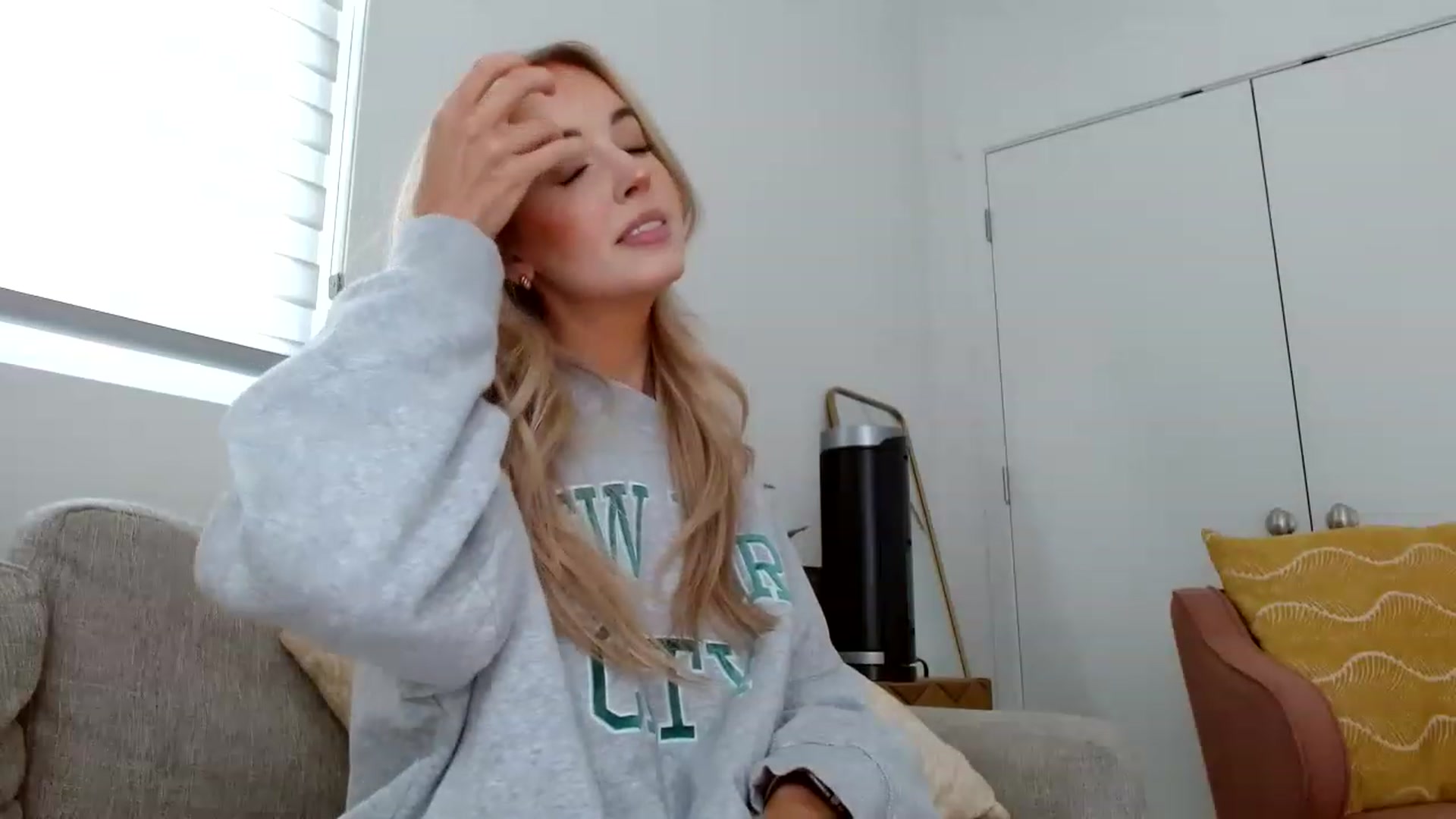 Gallery image thumbnail from Vegansoda's myfreecams stream on, 06/07/2023, 22:12 image 6 of 20