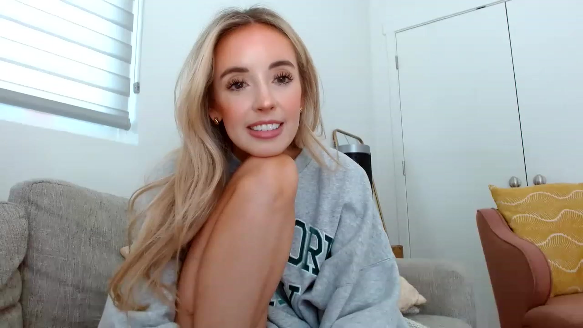 Gallery image thumbnail from Vegansoda's myfreecams stream on, 06/07/2023, 22:12 image 11 of 20