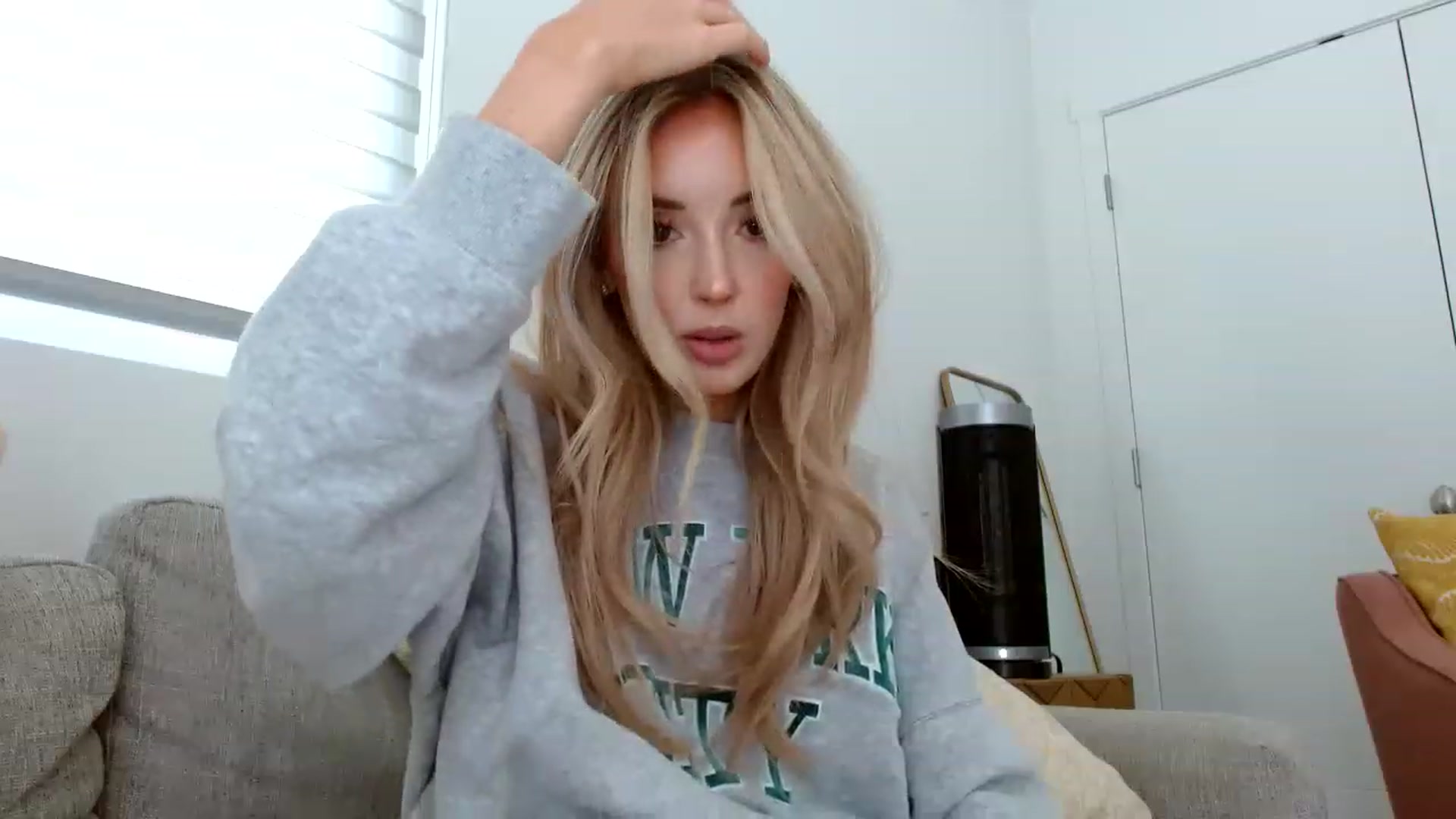 Gallery image thumbnail from Vegansoda's myfreecams stream on, 06/07/2023, 22:12 image 5 of 20