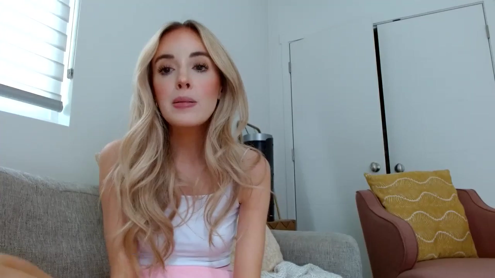 Gallery image thumbnail from Vegansoda's myfreecams stream on, 06/09/2023, 22:46 image 3 of 20