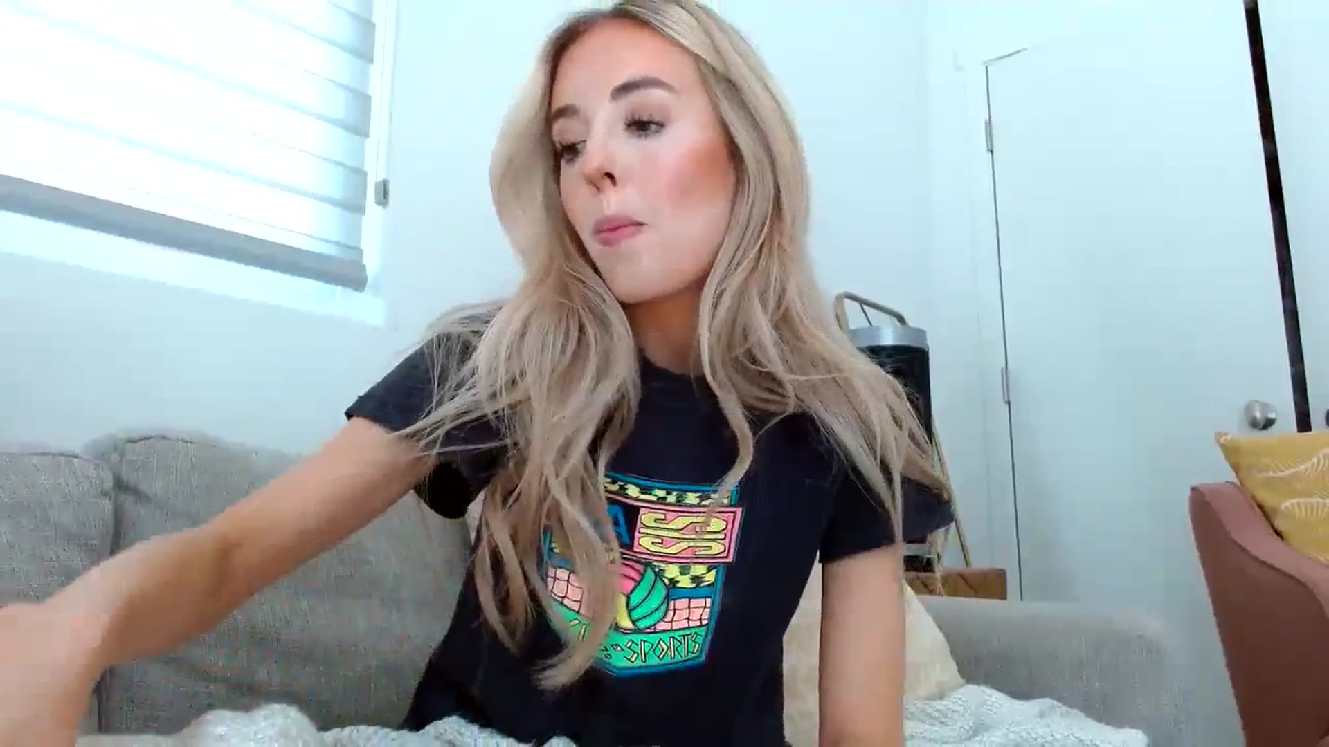 Gallery image thumbnail from Vegansoda's myfreecams stream on, 06/10/2023, 20:59 image 3 of 20