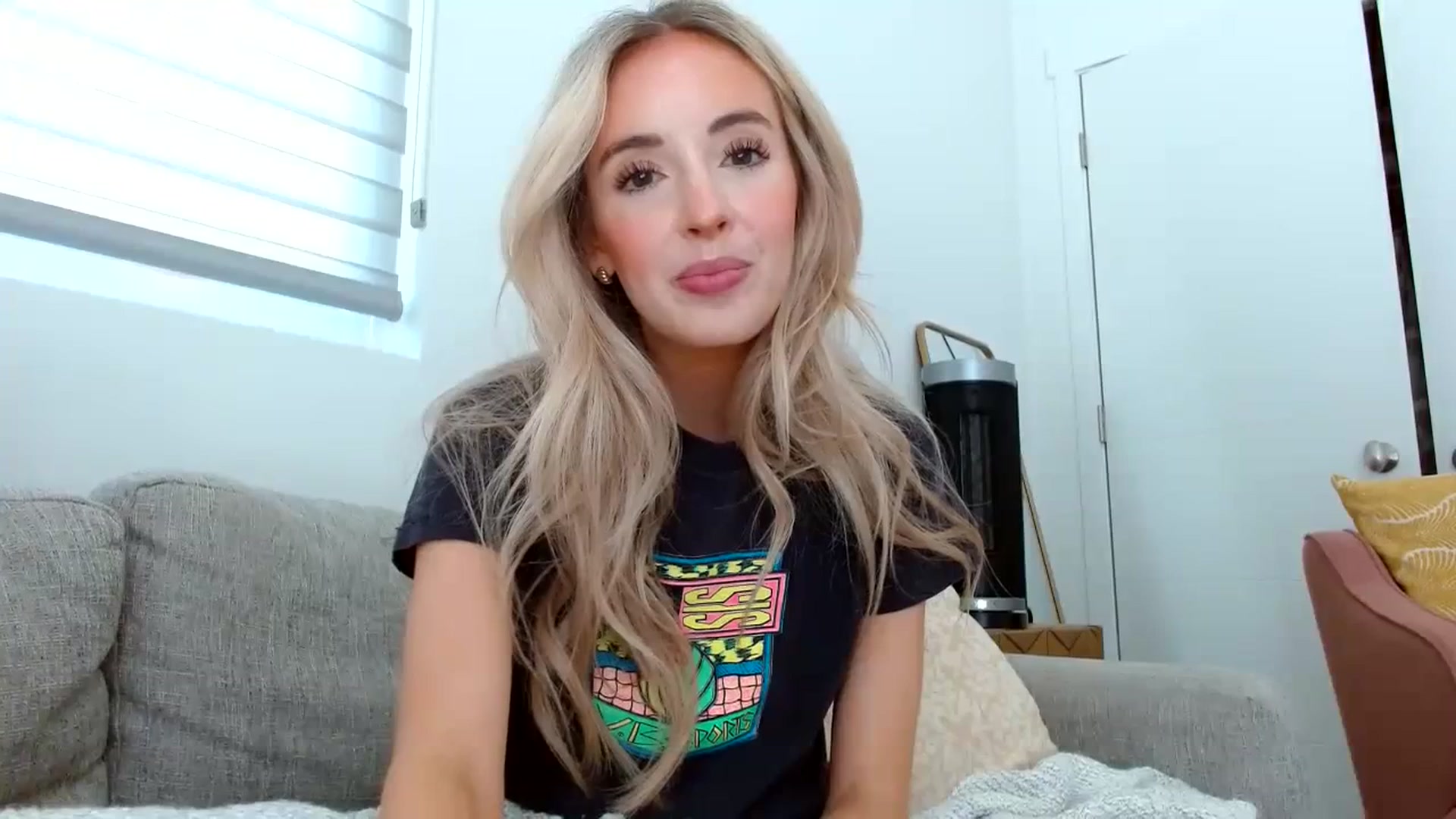 Gallery image thumbnail from Vegansoda's myfreecams stream on, 06/10/2023, 20:59 image 4 of 20