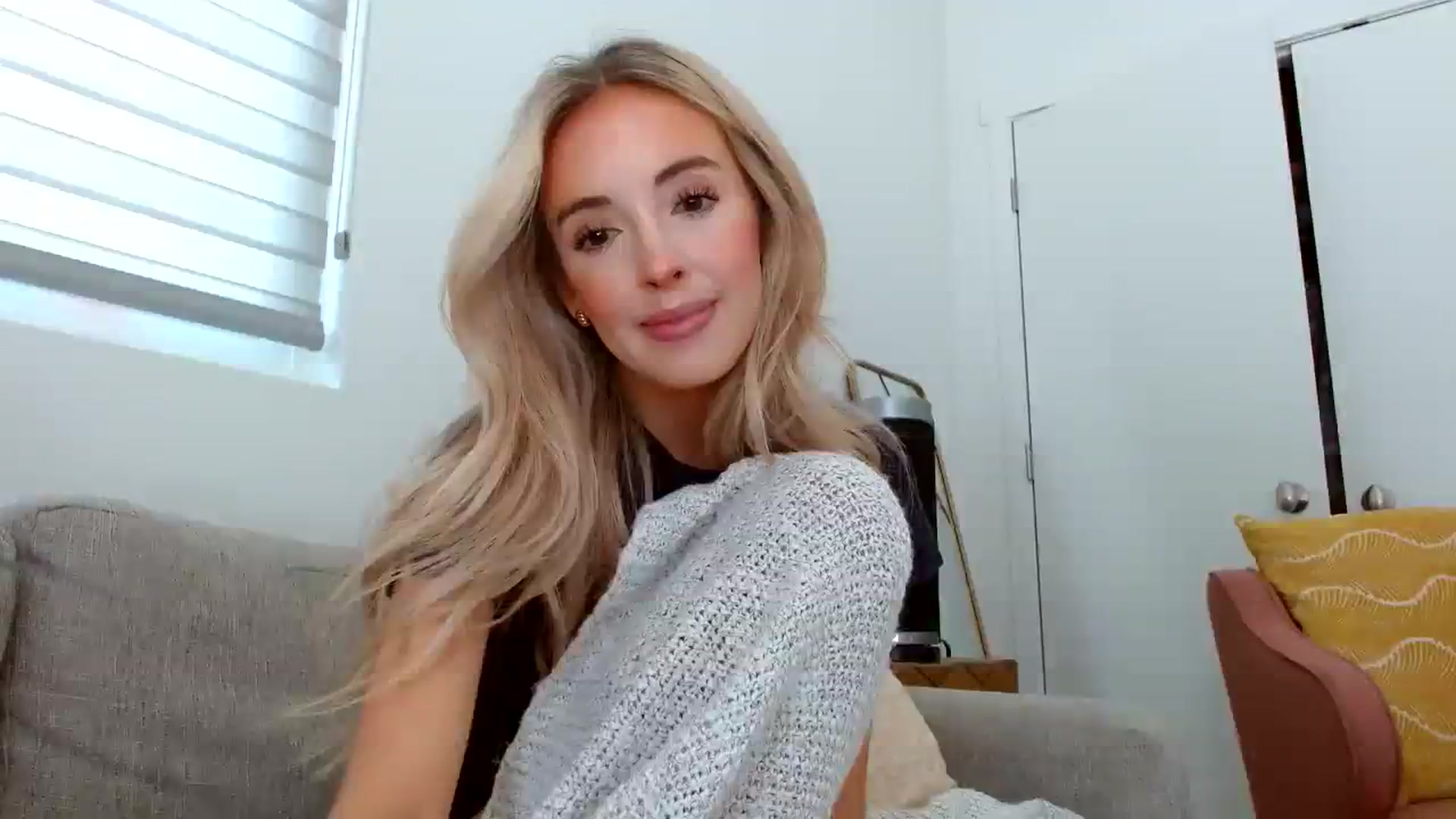 Gallery image thumbnail from Vegansoda's myfreecams stream on, 06/10/2023, 20:59 image 6 of 20