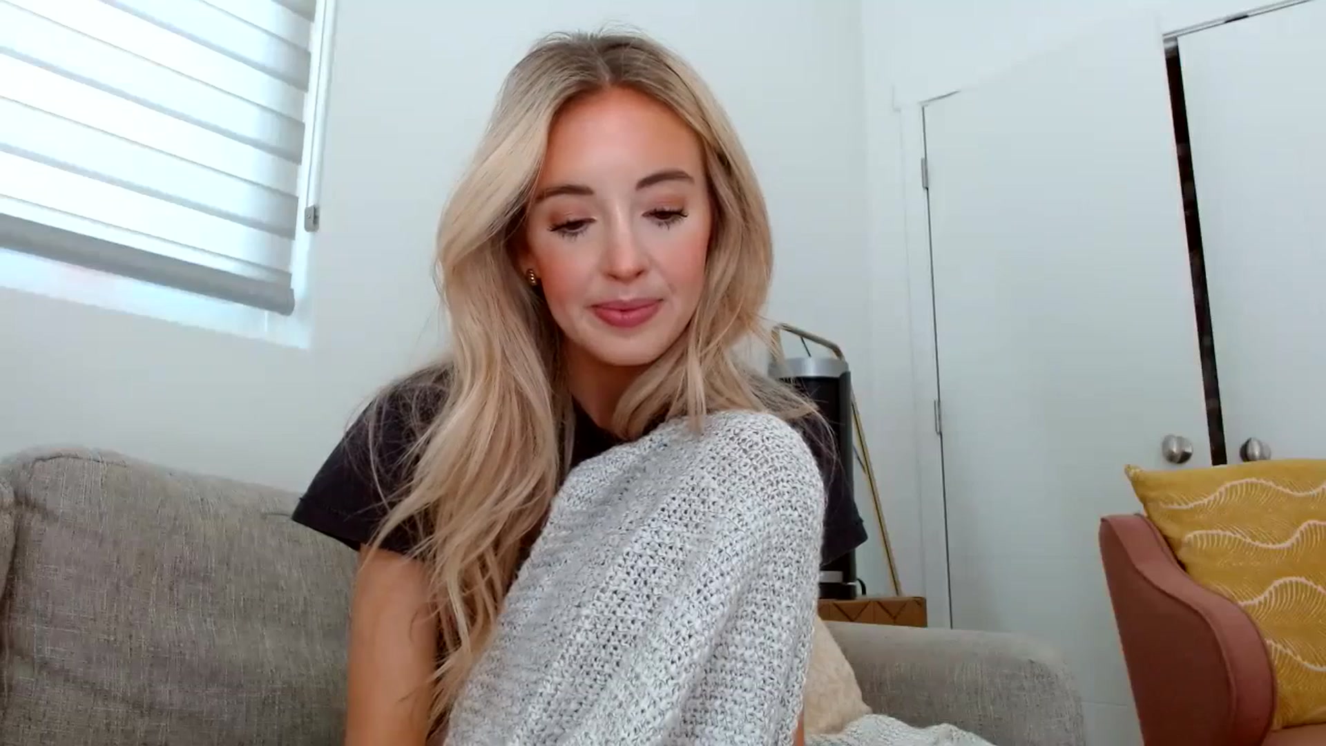 Gallery image thumbnail from Vegansoda's myfreecams stream on, 06/10/2023, 20:59 image 9 of 20