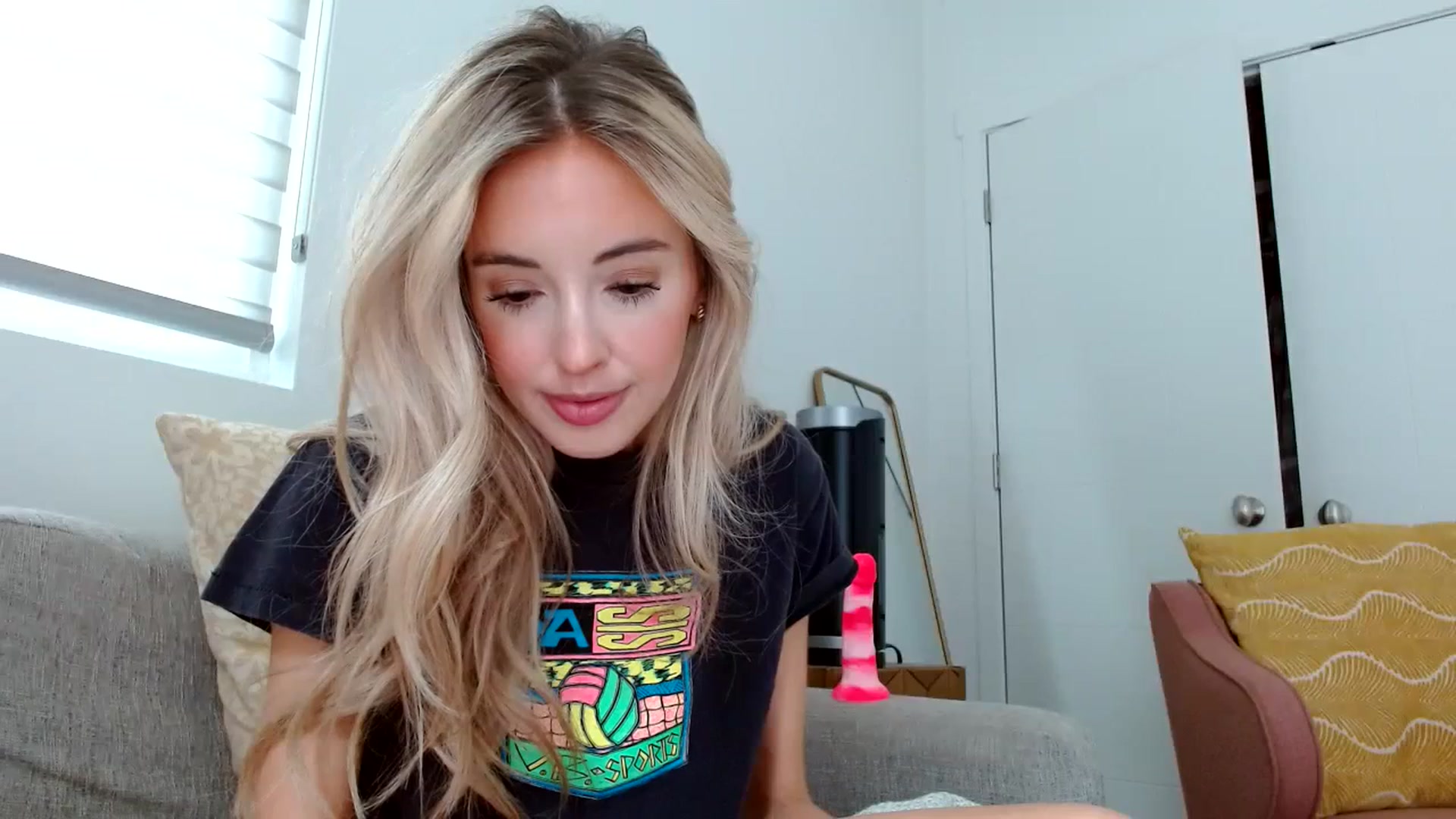 Gallery image thumbnail from Vegansoda's myfreecams stream on, 06/10/2023, 22:09 image 5 of 20